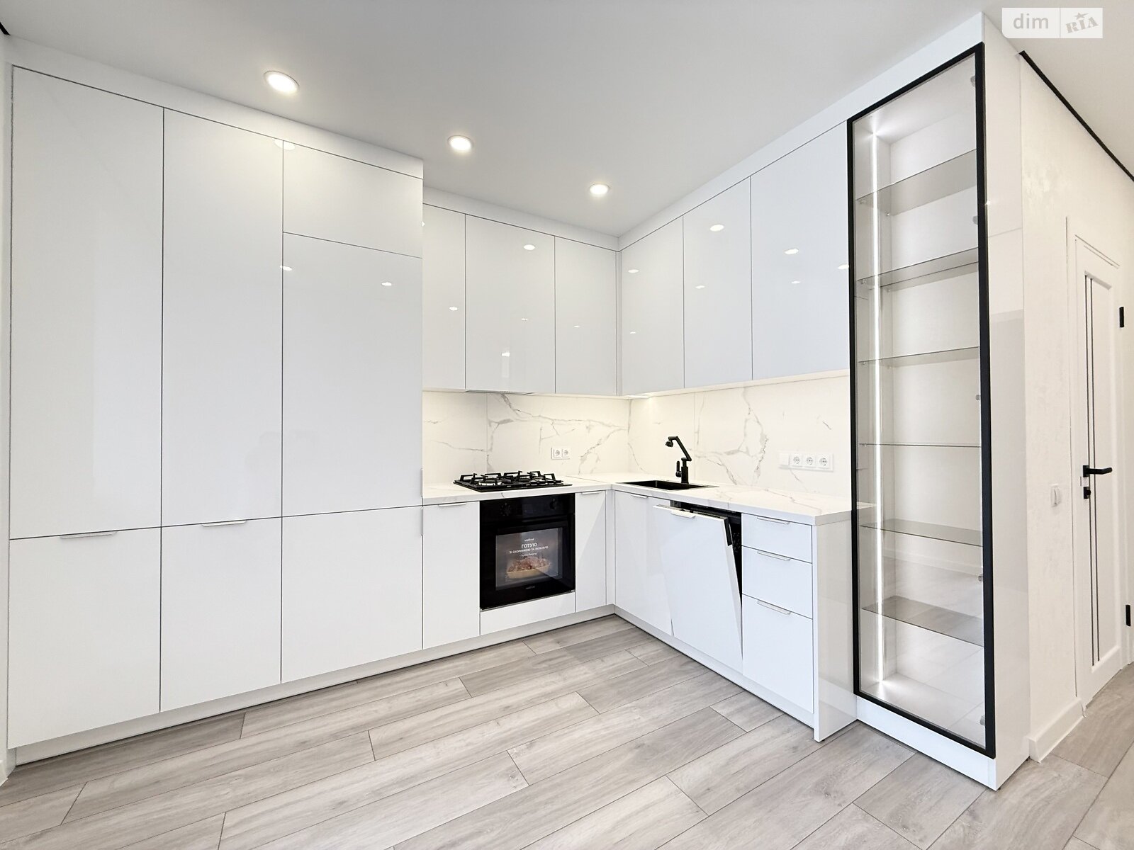 Продаж однокімнатної квартири в Рівному, на вул. Студентська 24А, район Щасливе фото 1