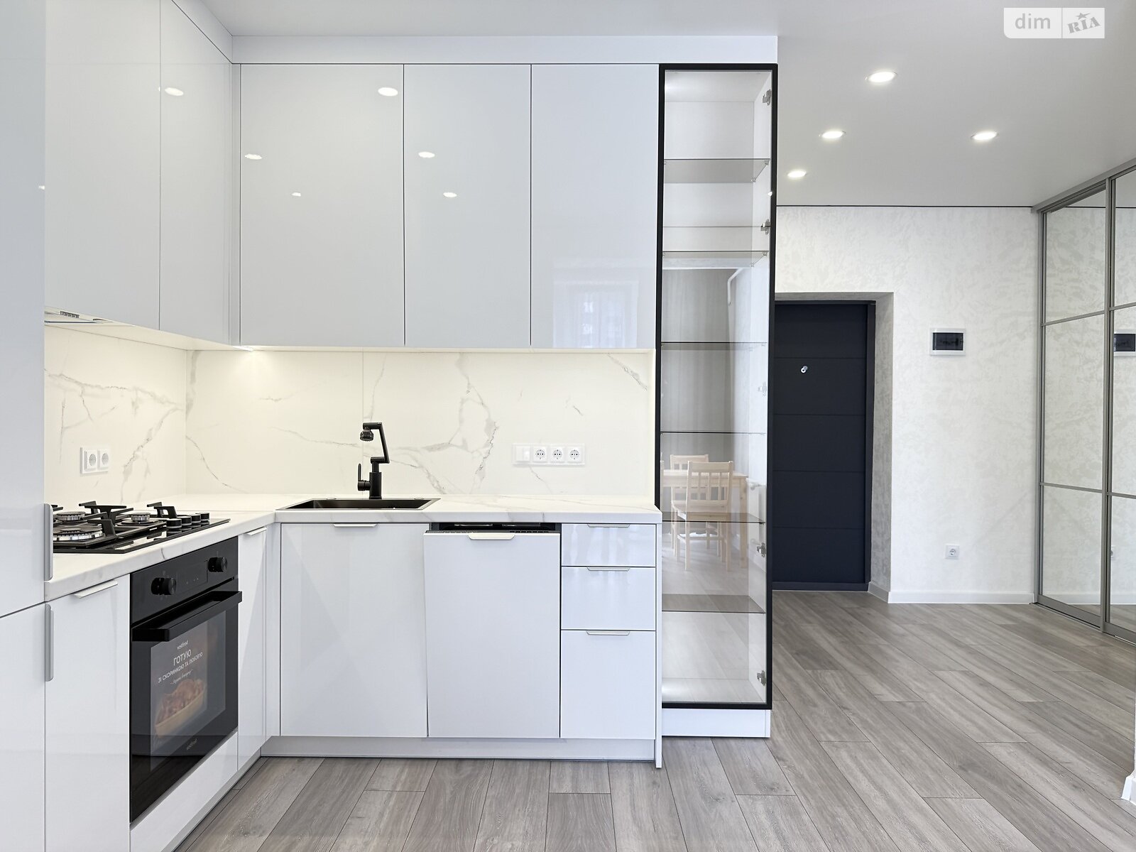 Продаж однокімнатної квартири в Рівному, на вул. Студентська 24А, район Щасливе фото 1