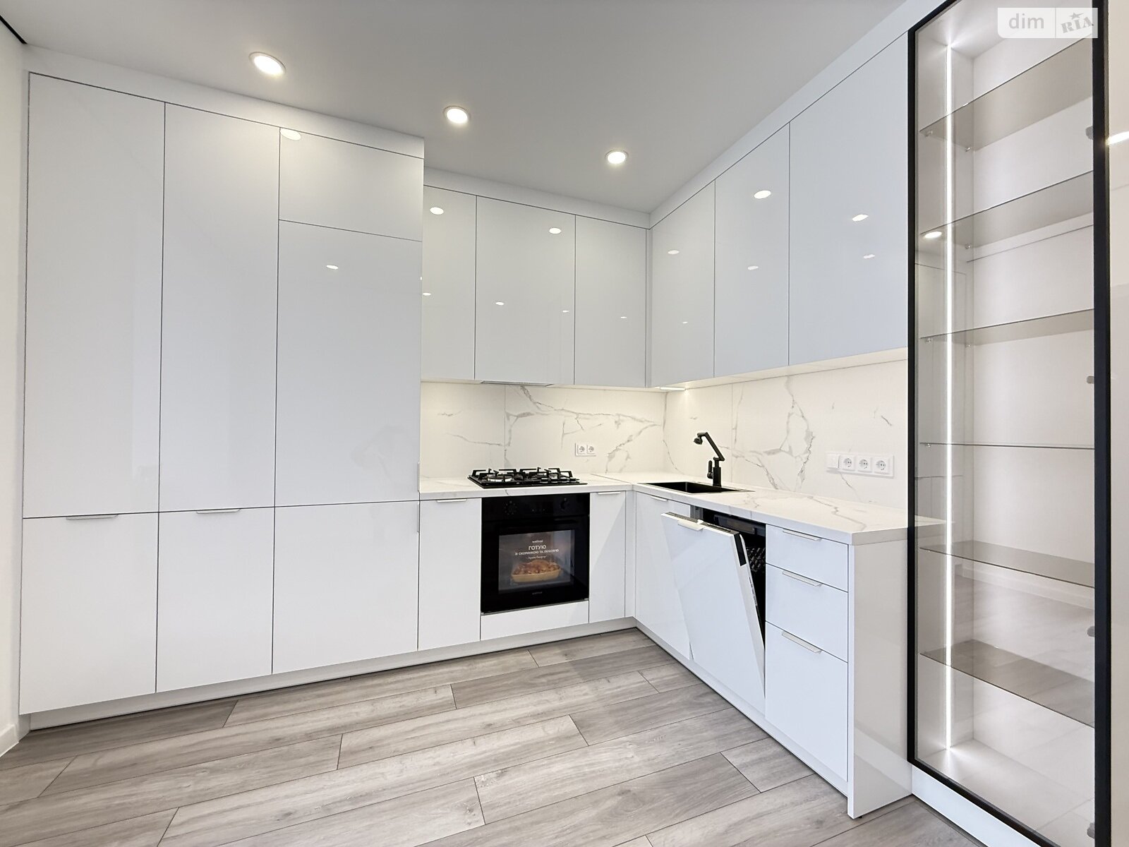 Продаж однокімнатної квартири в Рівному, на вул. Студентська 24А, район Щасливе фото 1