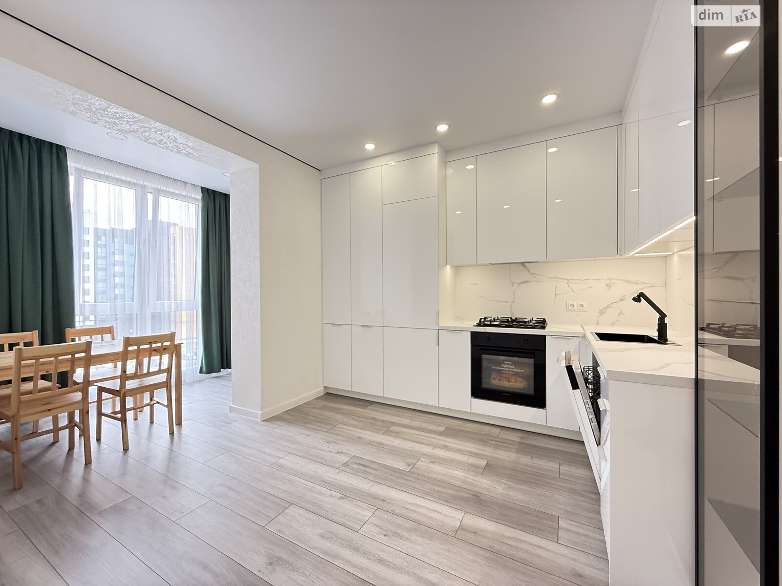 Продаж однокімнатної квартири в Рівному, на вул. Студентська 24А, район Щасливе фото 1