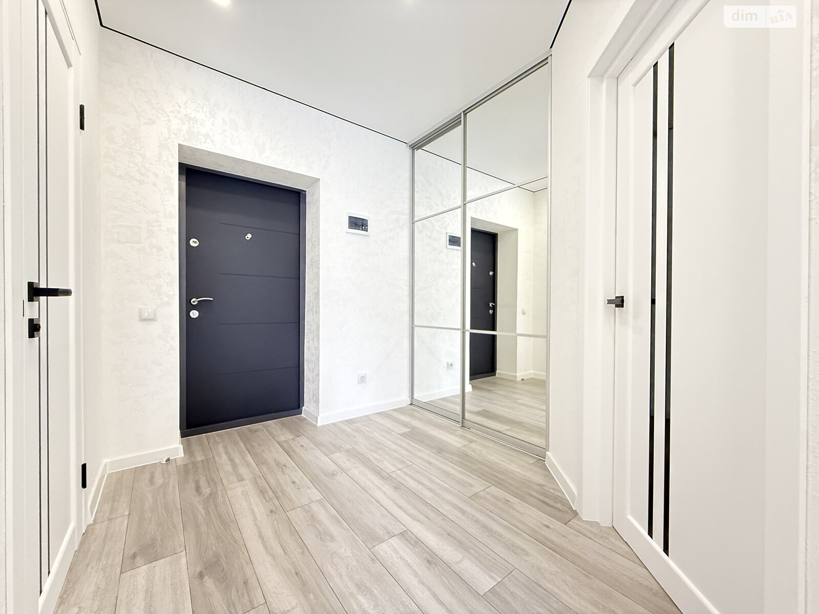 Продаж однокімнатної квартири в Рівному, на вул. Студентська 24А, район Щасливе фото 1