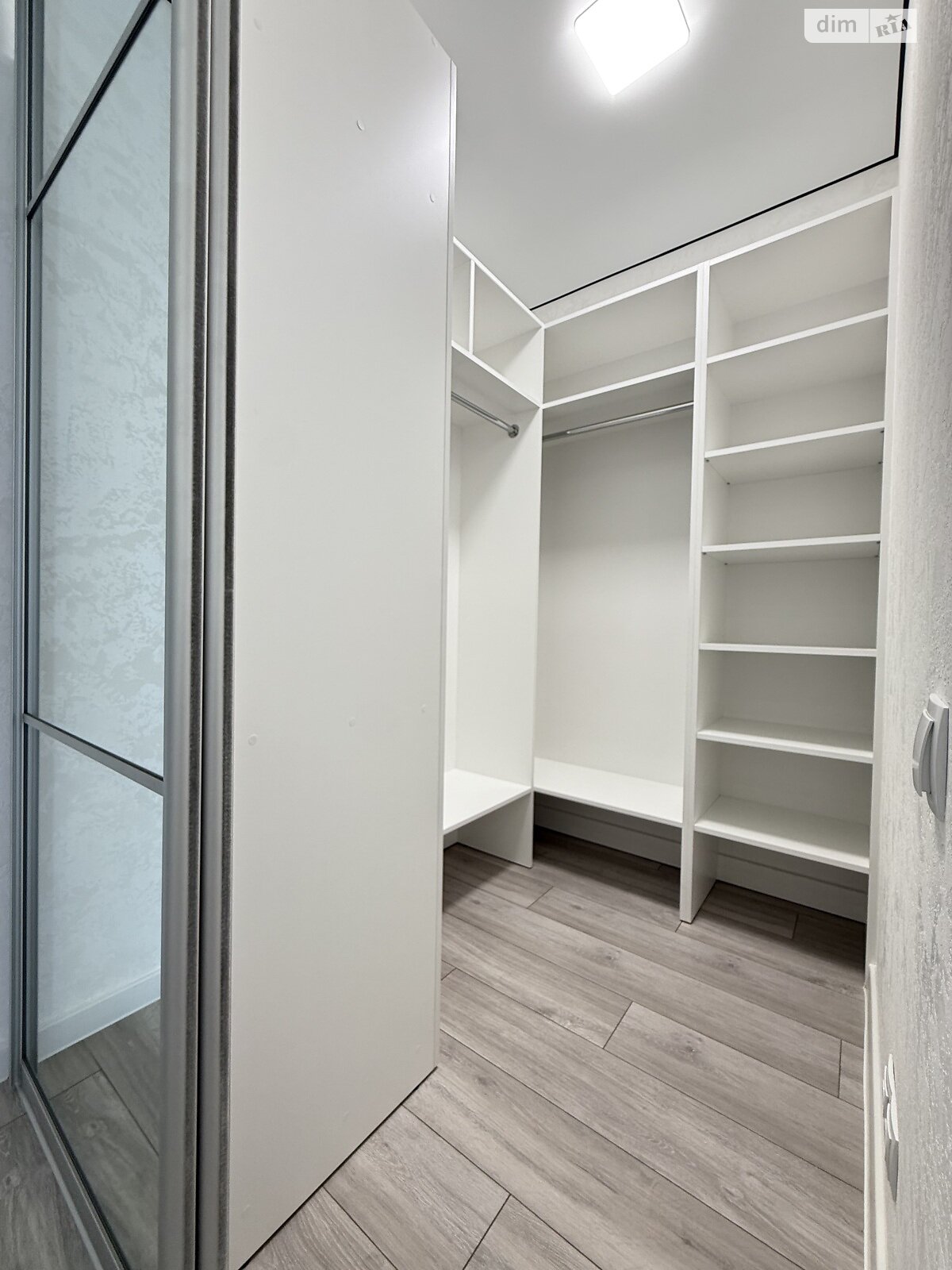 Продаж однокімнатної квартири в Рівному, на вул. Студентська 24А, район Щасливе фото 1