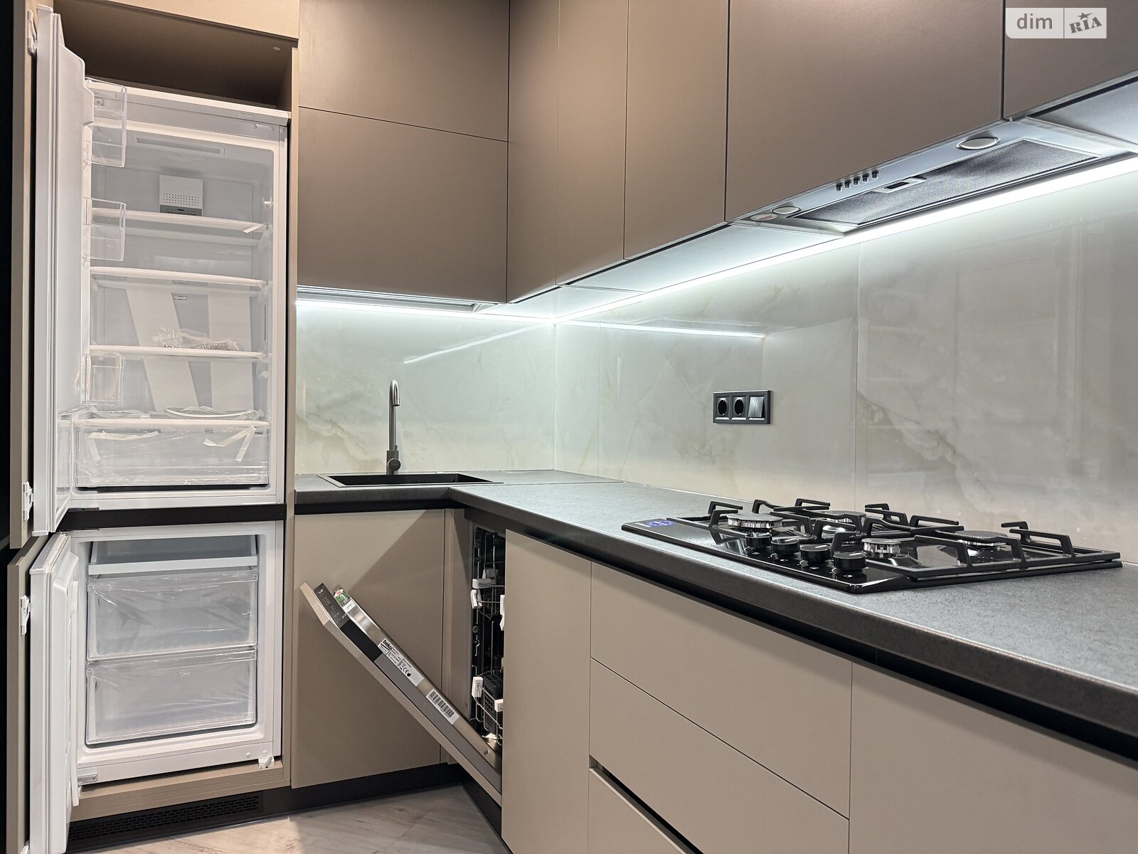 Продаж однокімнатної квартири в Рівному, на вул. Студентська 24, район Щасливе фото 1