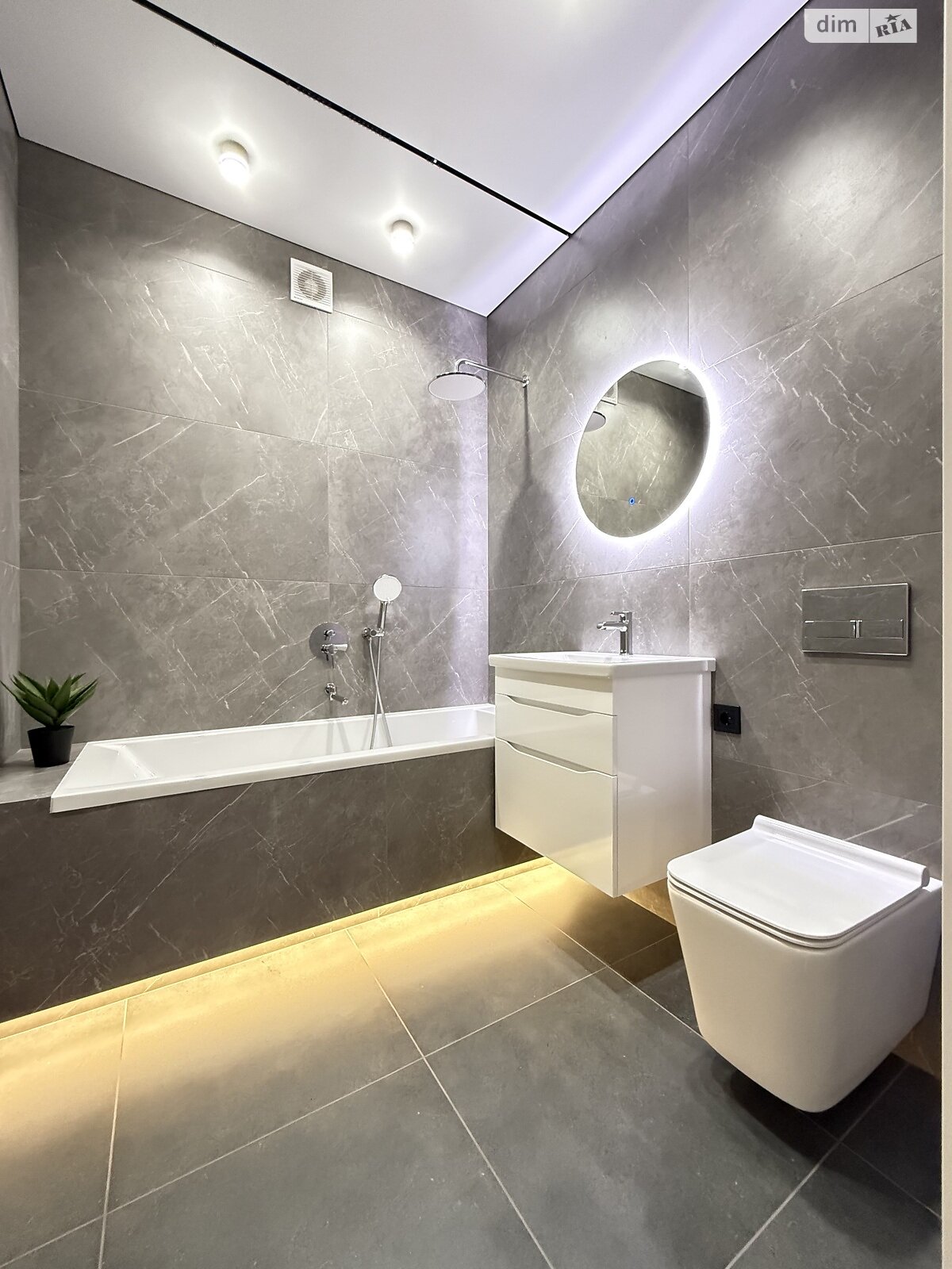 Продаж однокімнатної квартири в Рівному, на вул. Студентська 24, район Щасливе фото 1