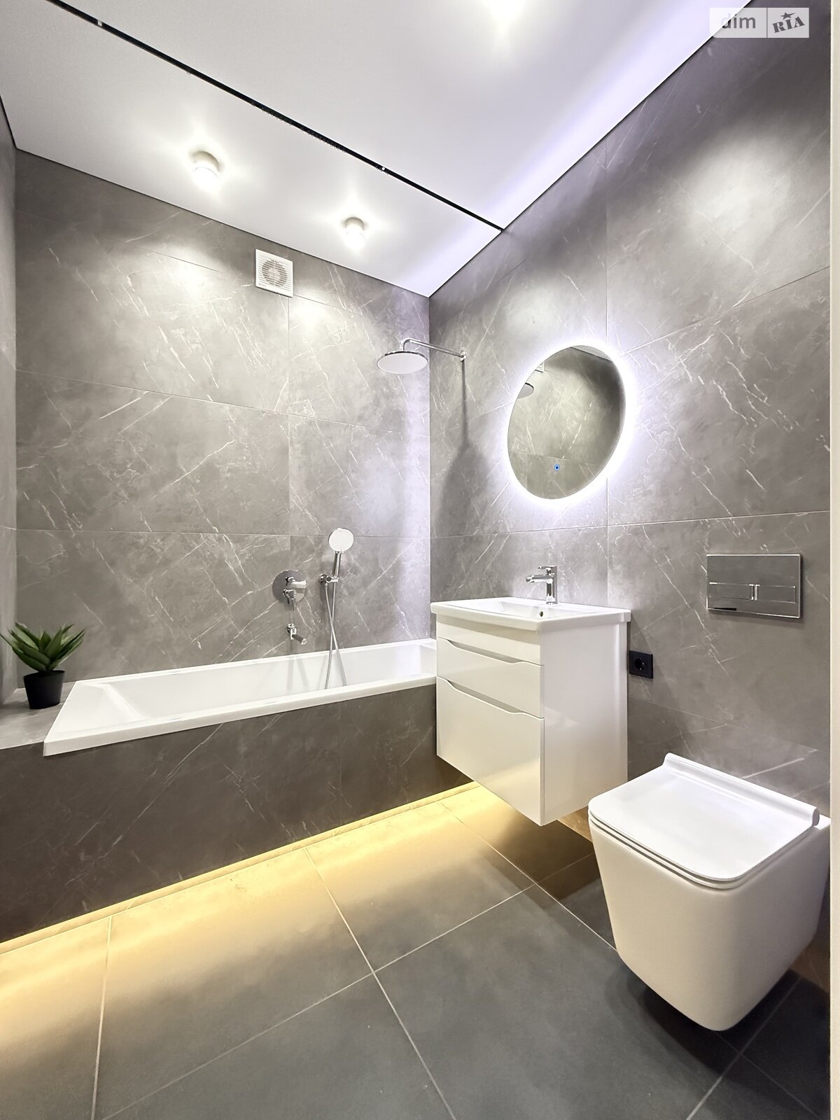 Продаж однокімнатної квартири в Рівному, на вул. Студентська 24, район Щасливе фото 1