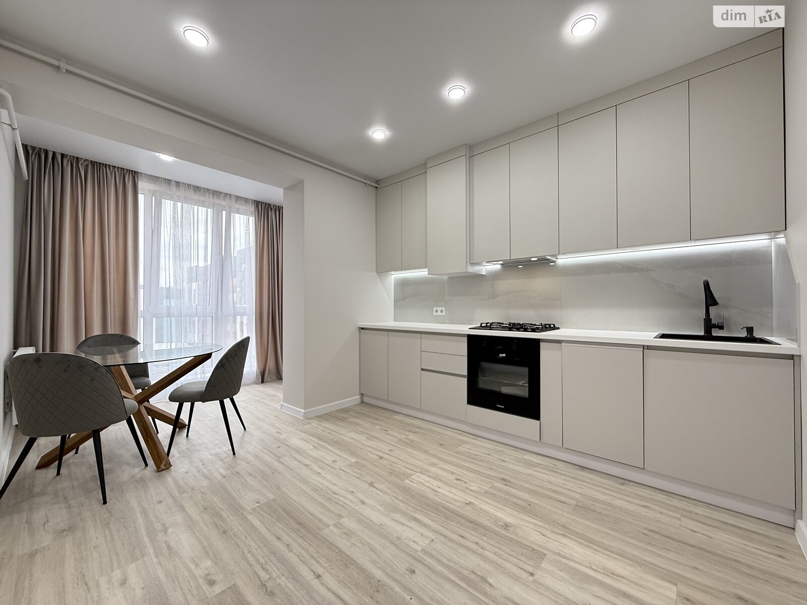 Продаж однокімнатної квартири в Рівному, на вул. Студентська 24А, район Щасливе фото 1