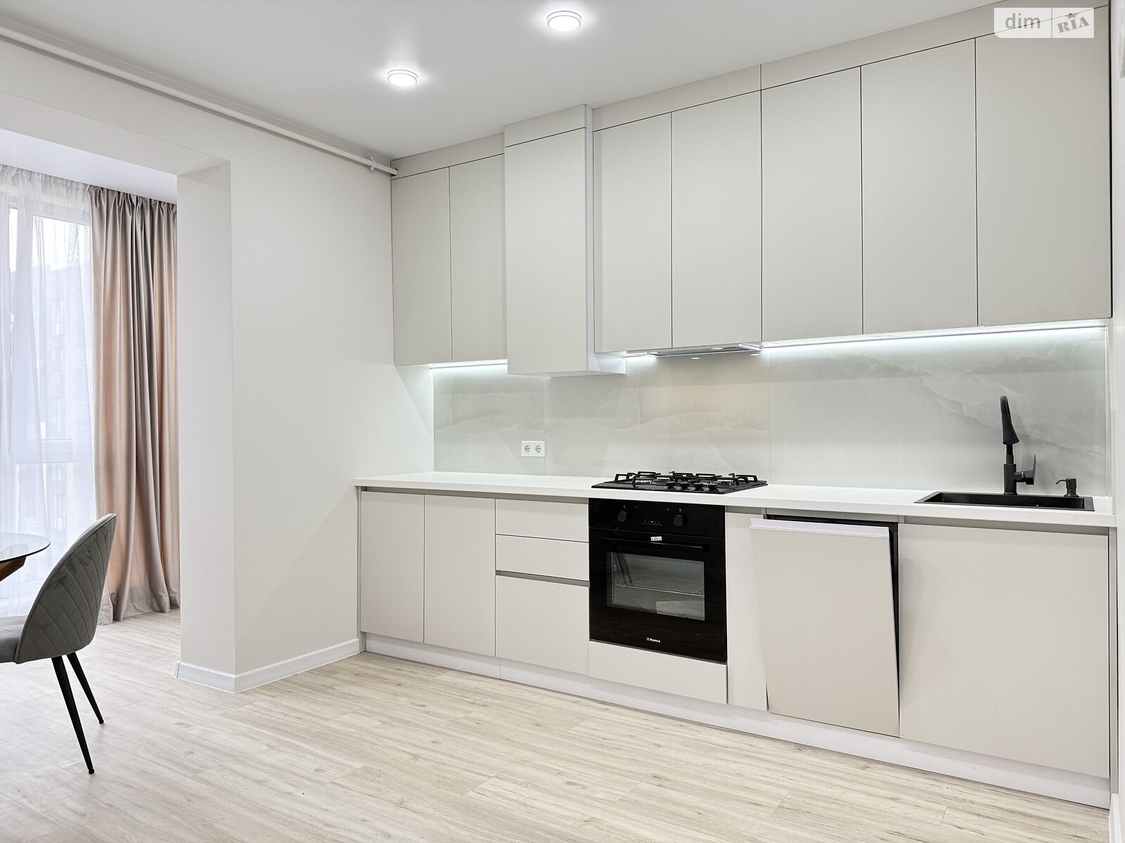 Продаж однокімнатної квартири в Рівному, на вул. Студентська 24А, район Щасливе фото 1