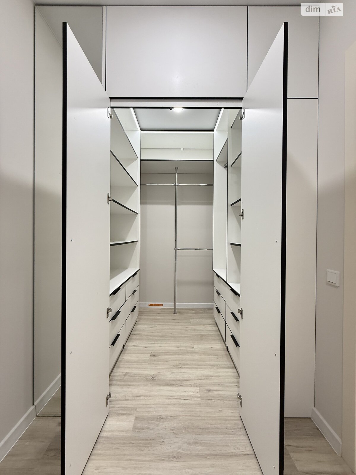 Продаж однокімнатної квартири в Рівному, на вул. Студентська 24А, район Щасливе фото 1