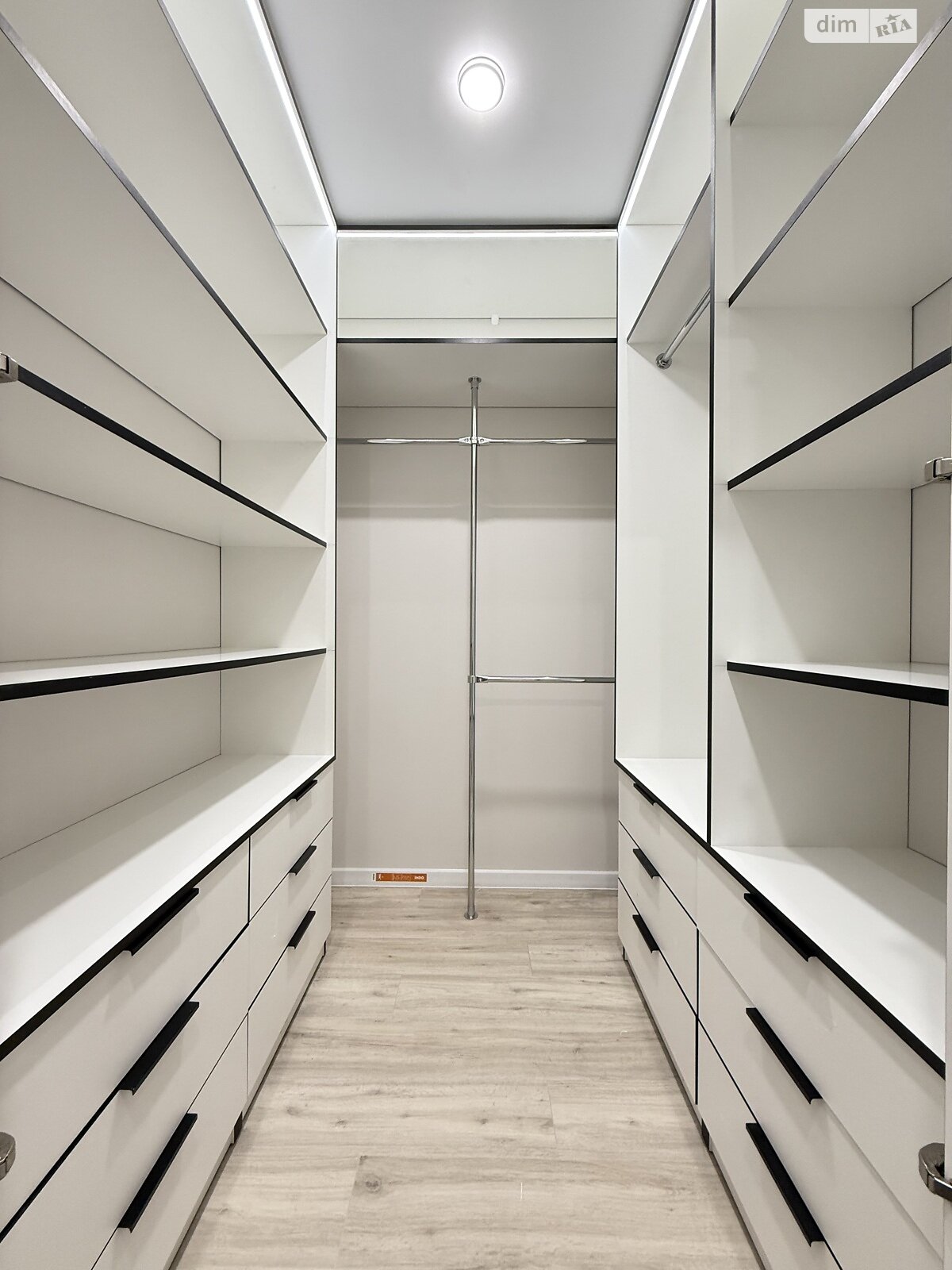 Продаж однокімнатної квартири в Рівному, на вул. Студентська 24А, район Щасливе фото 1