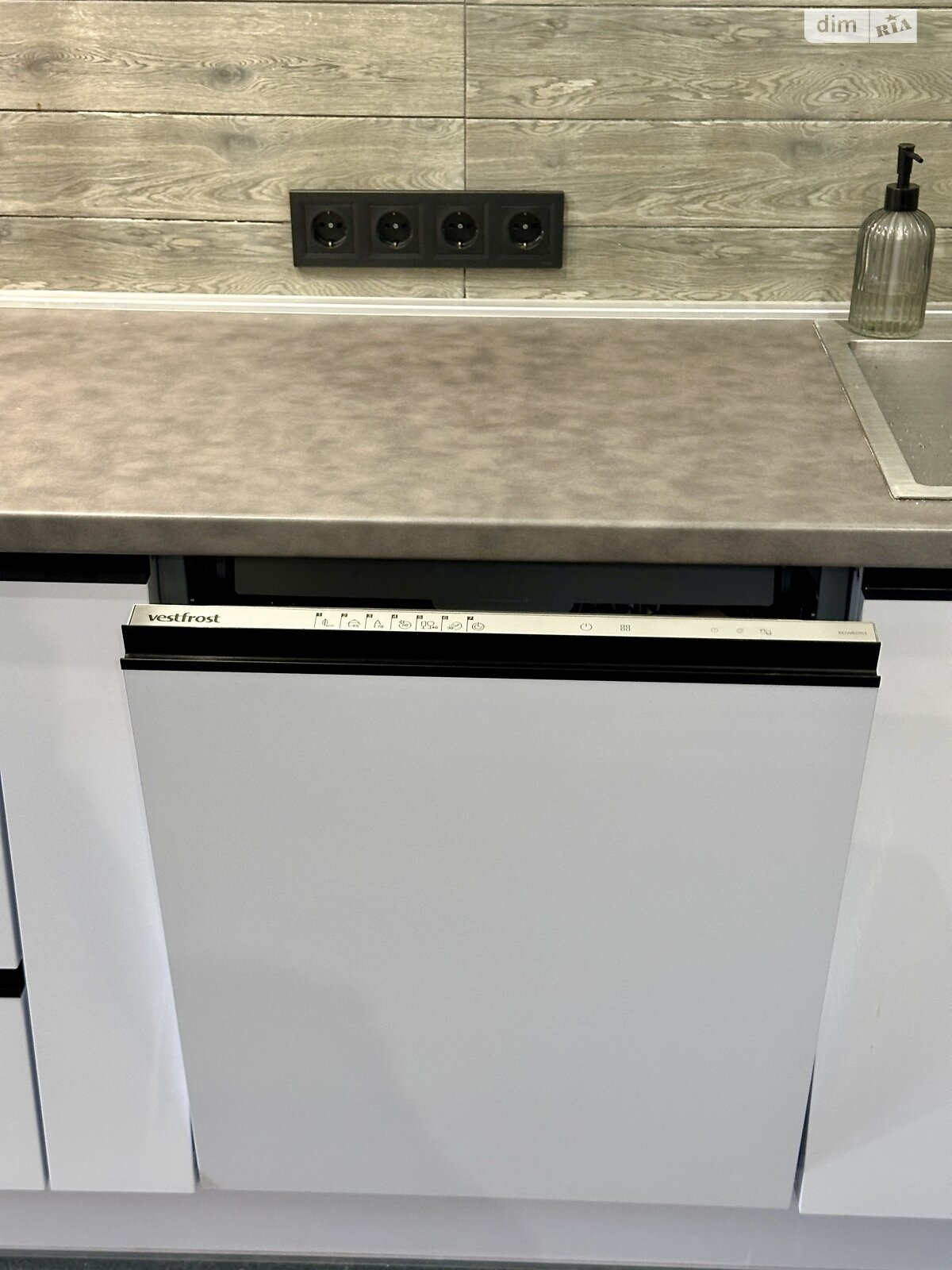 Продажа двухкомнатной квартиры в Ровно, на ул. Студенческая 34А, район Счастливое фото 1