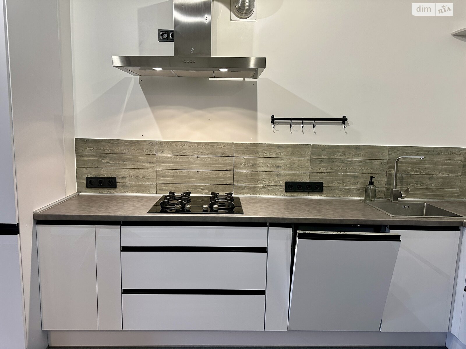 Продажа двухкомнатной квартиры в Ровно, на ул. Студенческая 34А, район Счастливое фото 1