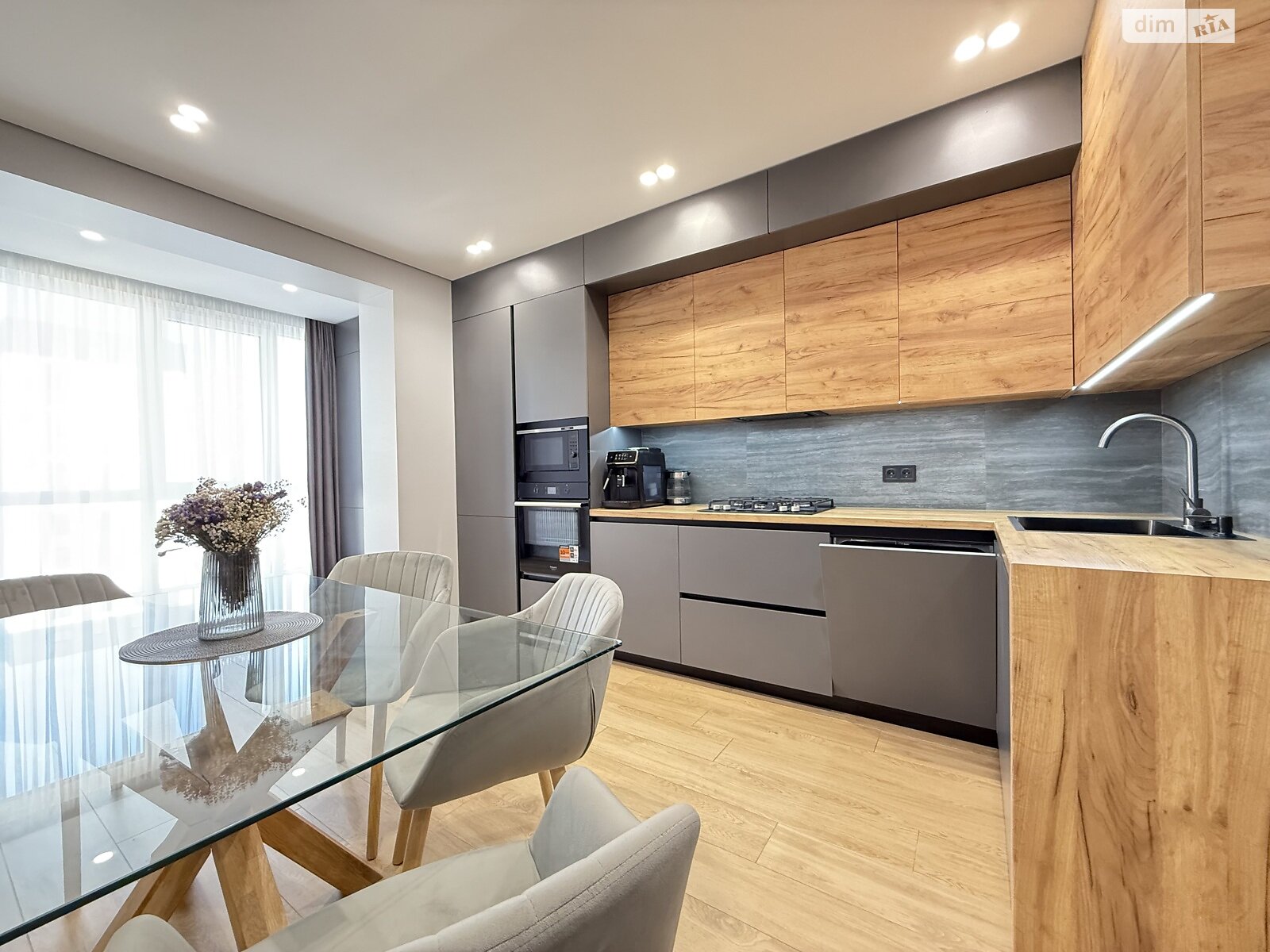 Продажа трехкомнатной квартиры в Ровно, на ул. Студенческая 32, район Счастливое фото 1