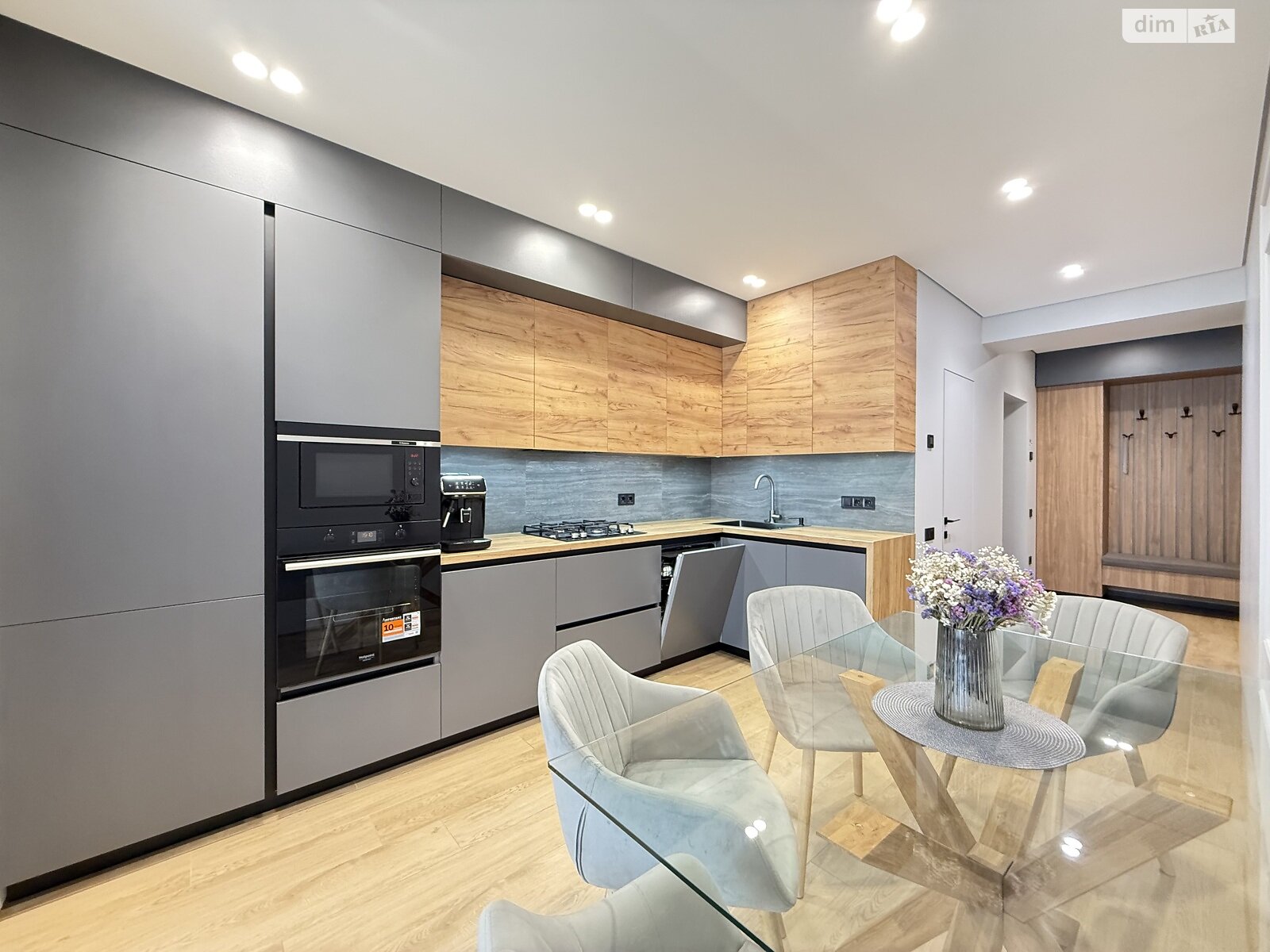 Продажа трехкомнатной квартиры в Ровно, на ул. Студенческая 32, район Счастливое фото 1