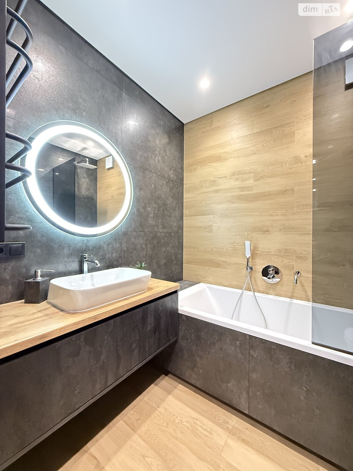 Продажа трехкомнатной квартиры в Ровно, на ул. Студенческая 32, район Счастливое фото 1