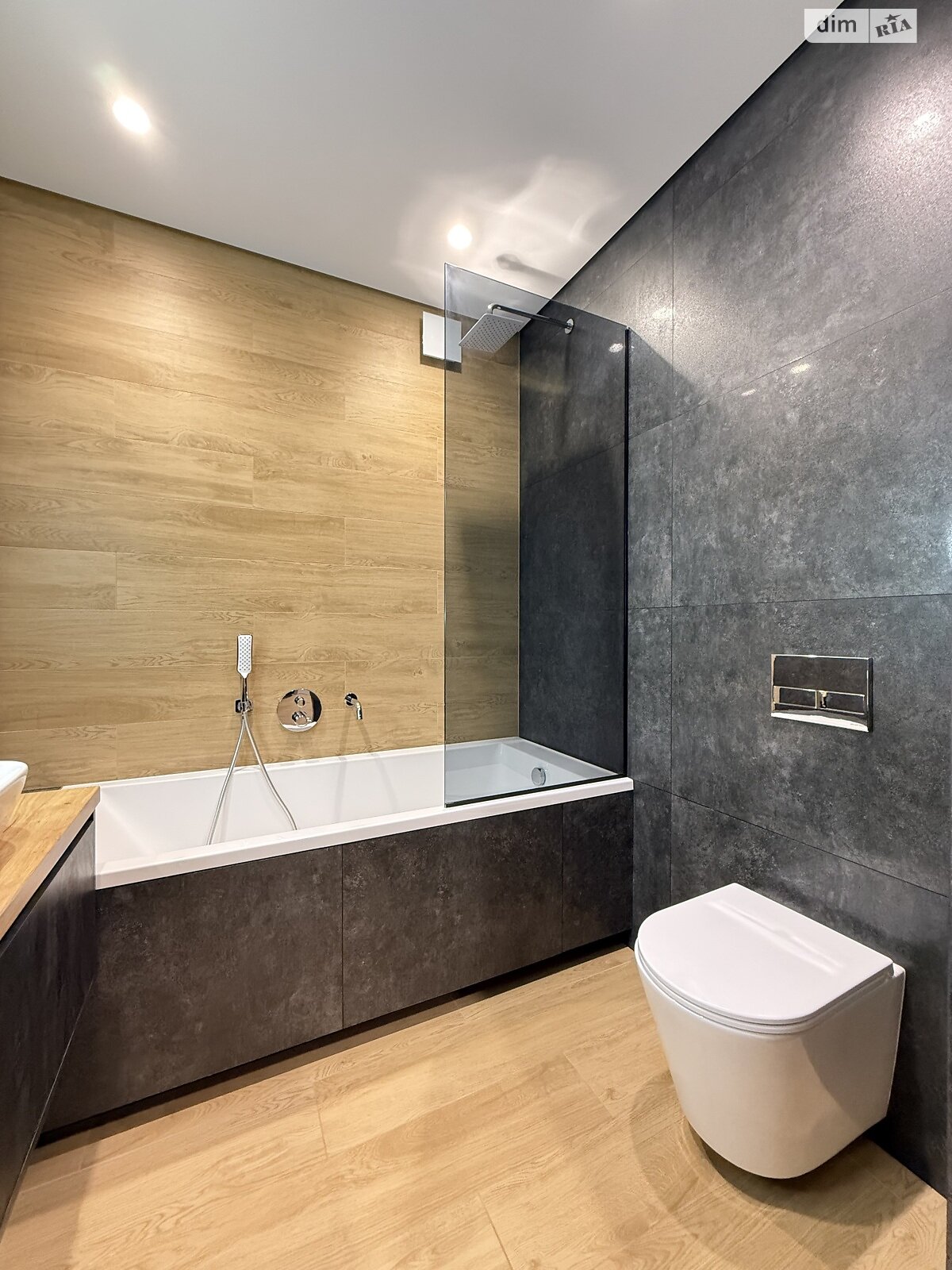 Продажа трехкомнатной квартиры в Ровно, на ул. Студенческая 32, район Счастливое фото 1