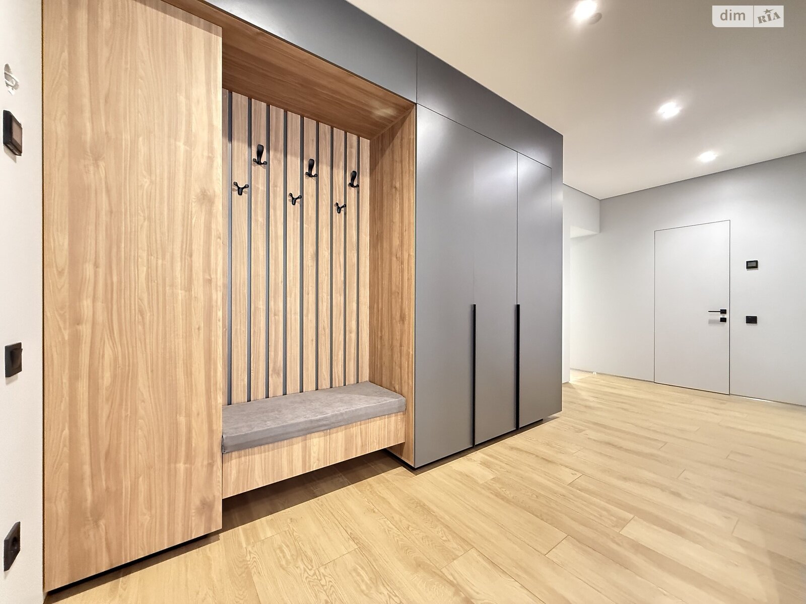 Продажа трехкомнатной квартиры в Ровно, на ул. Студенческая 32, район Счастливое фото 1