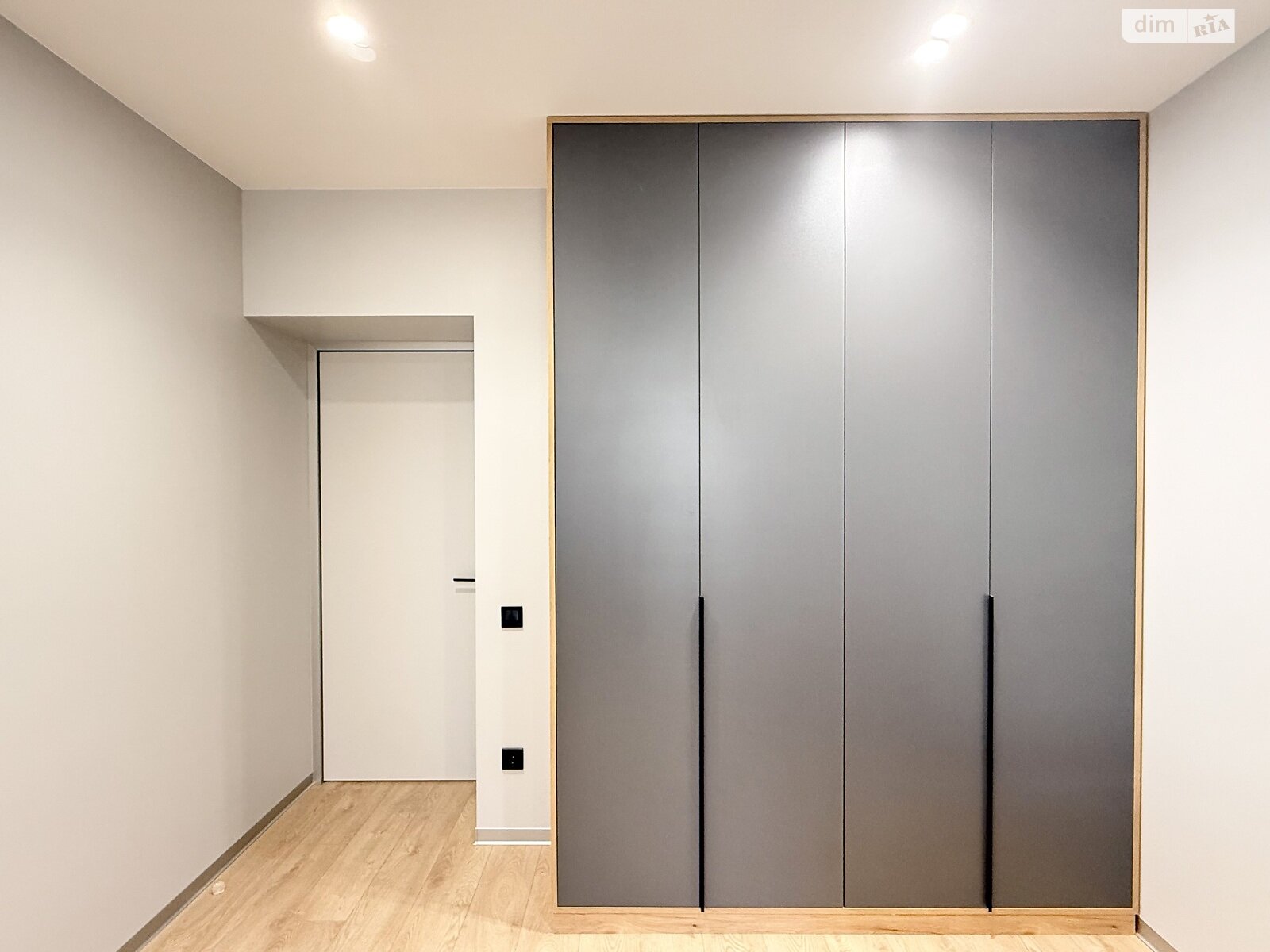 Продажа трехкомнатной квартиры в Ровно, на ул. Студенческая 32, район Счастливое фото 1