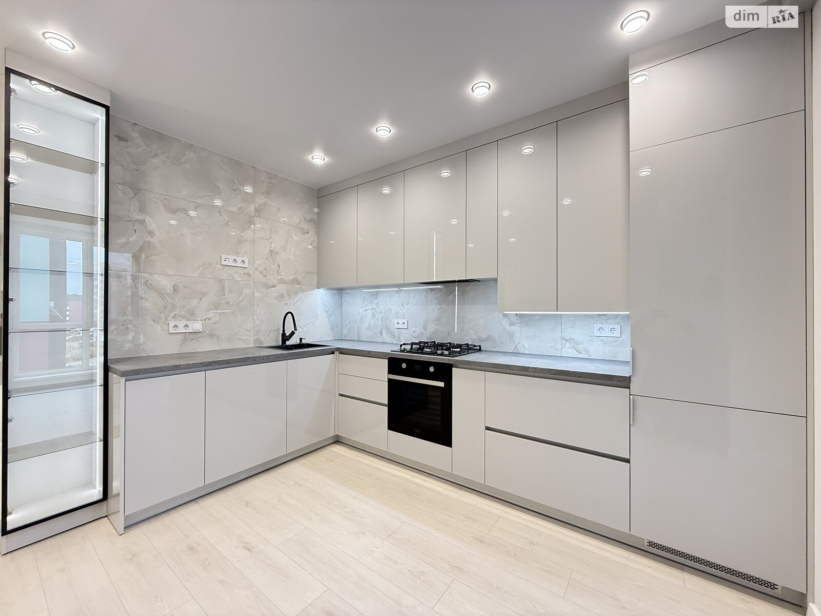 Продажа двухкомнатной квартиры в Ровно, на ул. Студенческая 24А, район Счастливое фото 1