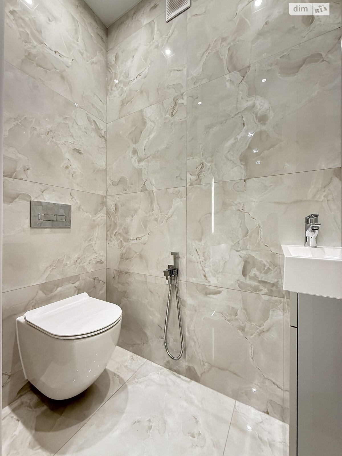 Продажа двухкомнатной квартиры в Ровно, на ул. Студенческая 24А, район Счастливое фото 1