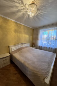 Продаж трикімнатної квартири в Рівному, на вул. Коновальця Євгена 4, район Північний фото 2