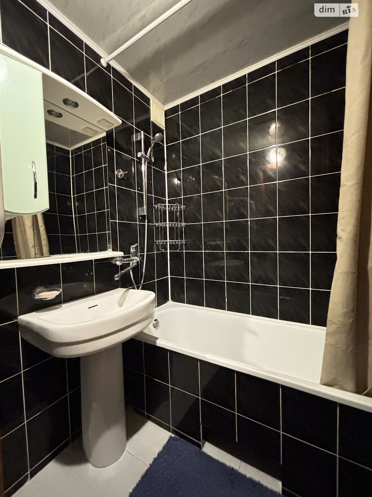 Продаж трикімнатної квартири в Рівному, на вул. Коновальця Євгена 10, район Північний фото 1