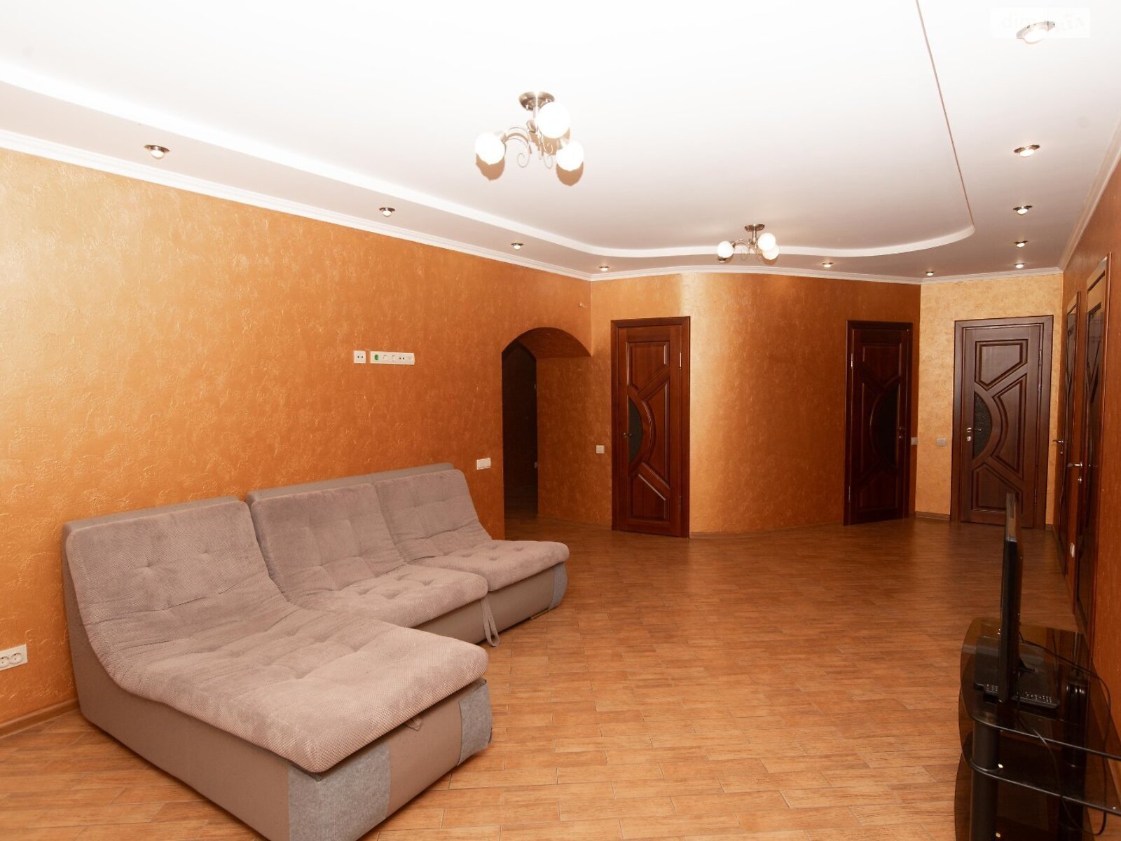 Продаж чотирикімнатної квартири в Рівному, на вул. Коновальця Євгена 44, район Північний фото 1 Продаж чотирикімнатної квартири в Рівному, на вул. Коновальця Євгена 44, район Північний фото 1