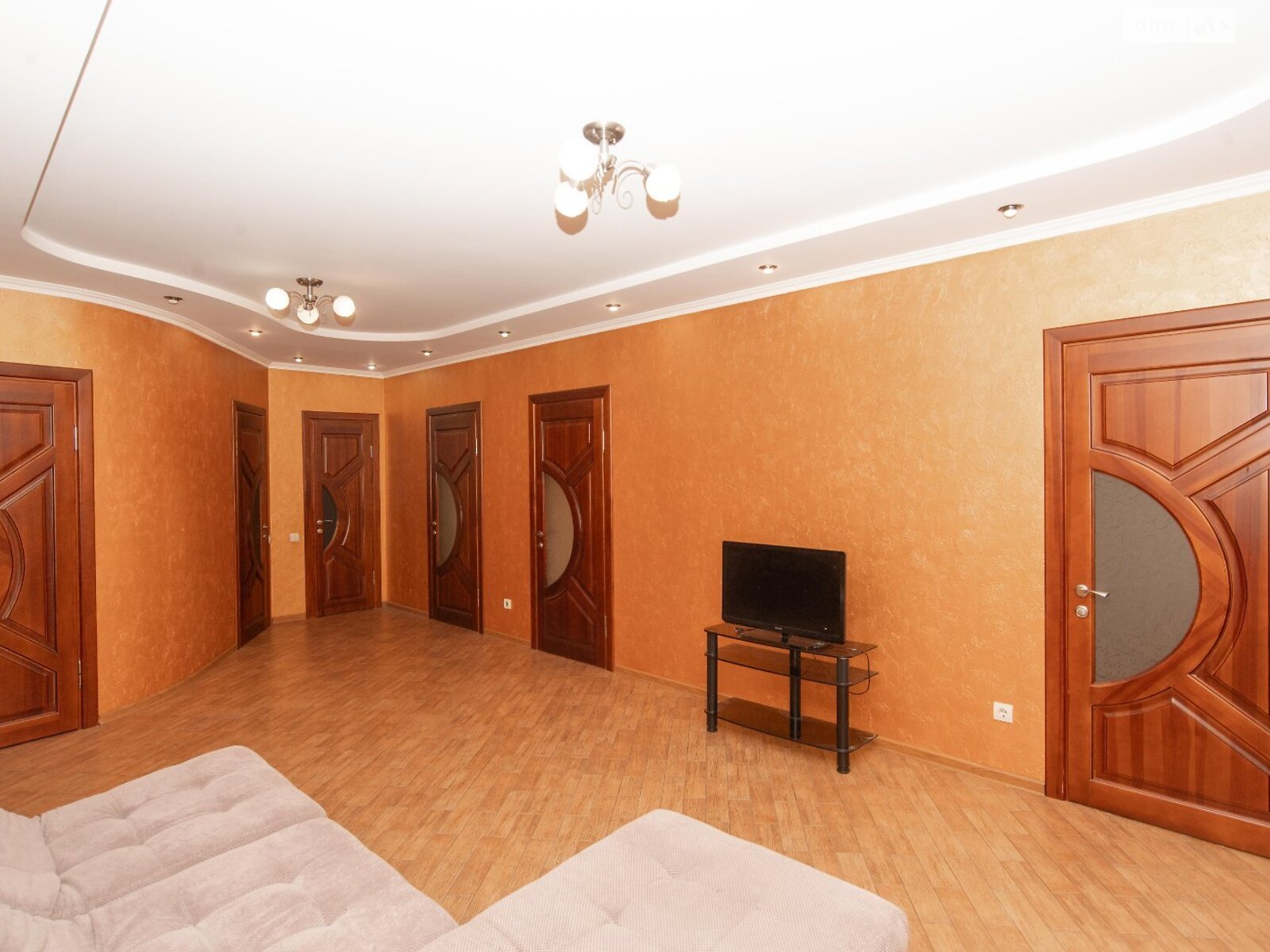 Продаж чотирикімнатної квартири в Рівному, на вул. Коновальця Євгена 44, район Північний фото 1 Продаж чотирикімнатної квартири в Рівному, на вул. Коновальця Євгена 44, район Північний фото 1