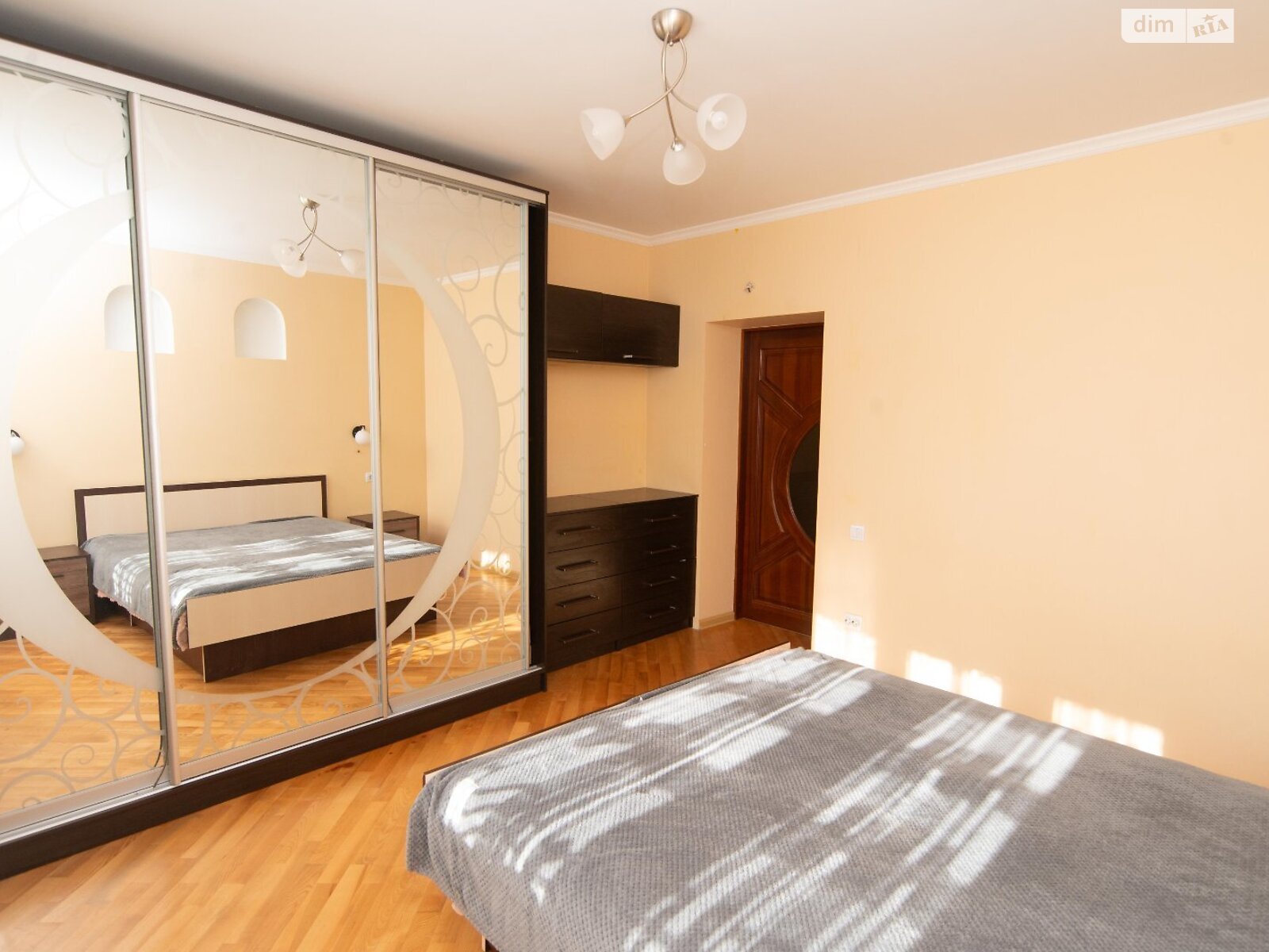 Продаж чотирикімнатної квартири в Рівному, на вул. Коновальця Євгена 44, район Північний фото 1 Продаж чотирикімнатної квартири в Рівному, на вул. Коновальця Євгена 44, район Північний фото 1