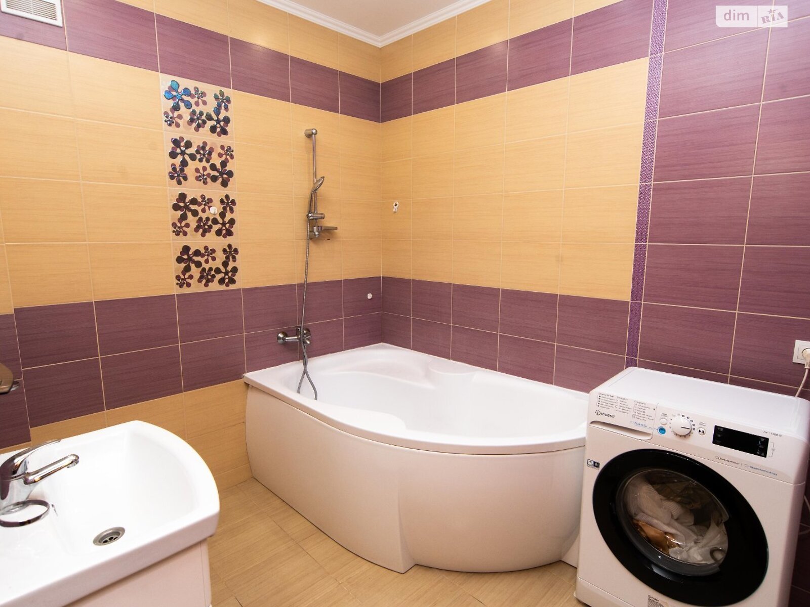 Продаж чотирикімнатної квартири в Рівному, на вул. Коновальця Євгена, район Північний фото 1 Продаж чотирикімнатної квартири в Рівному, на вул. Коновальця Євгена, район Північний фото 1