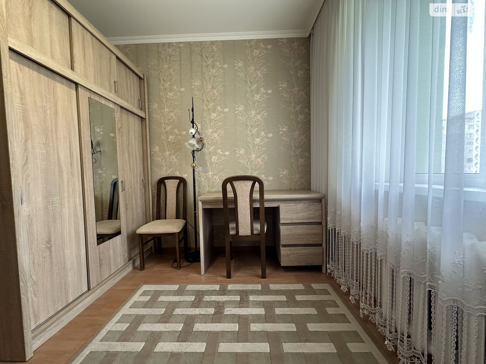 Продаж трикімнатної квартири в Рівному, на вул. Коновальця Євгена 6, район Північний фото 1