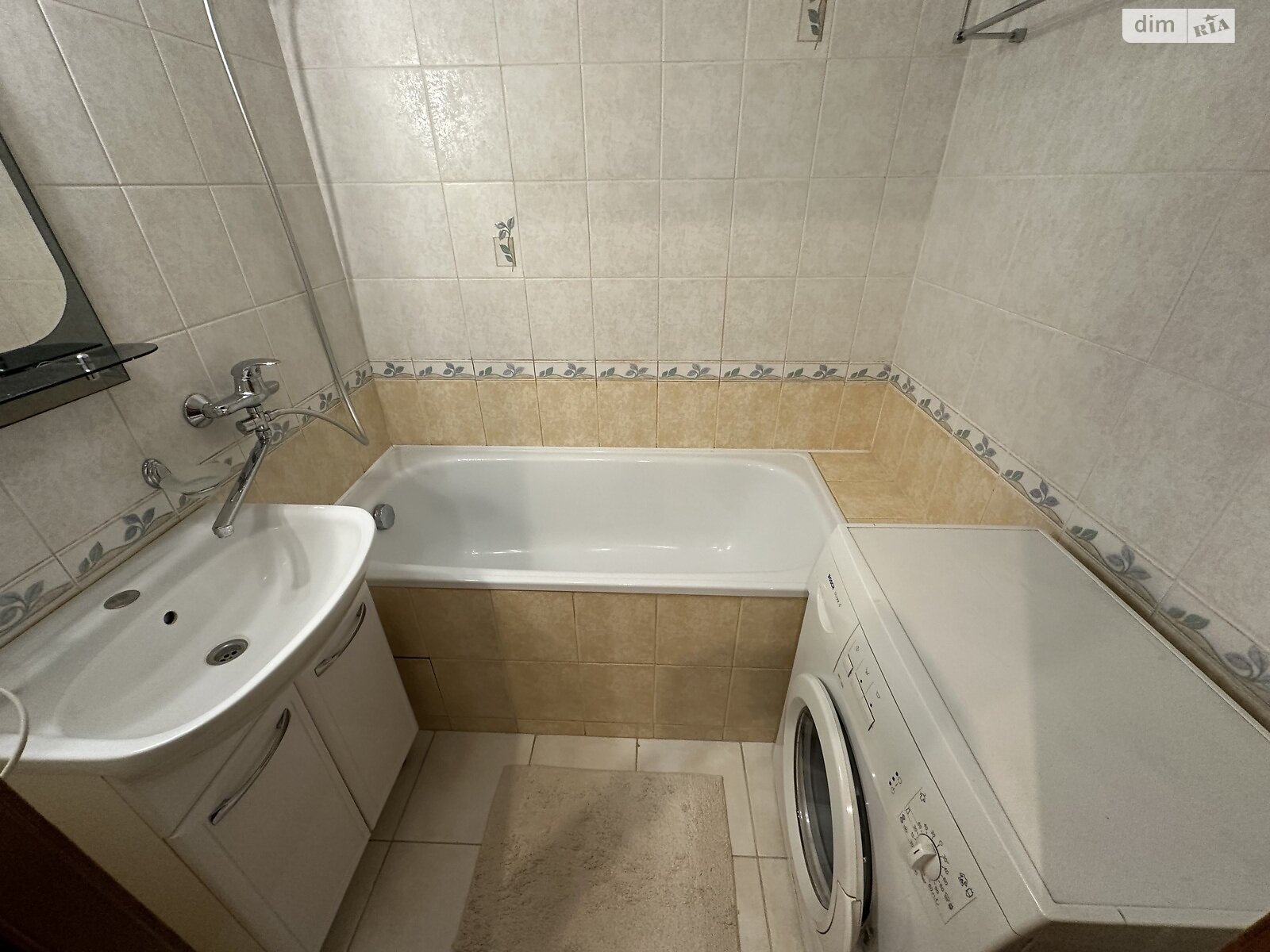 Продаж трикімнатної квартири в Рівному, на вул. Коновальця Євгена 6, район Північний фото 1