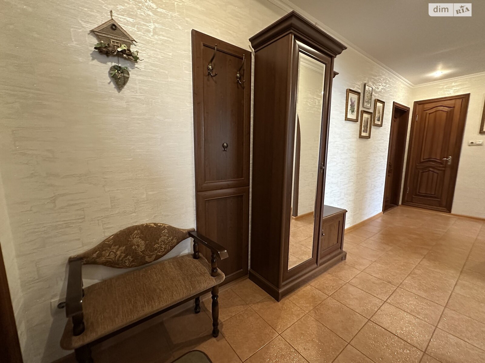 Продаж трикімнатної квартири в Рівному, на вул. Коновальця Євгена 6, район Північний фото 1