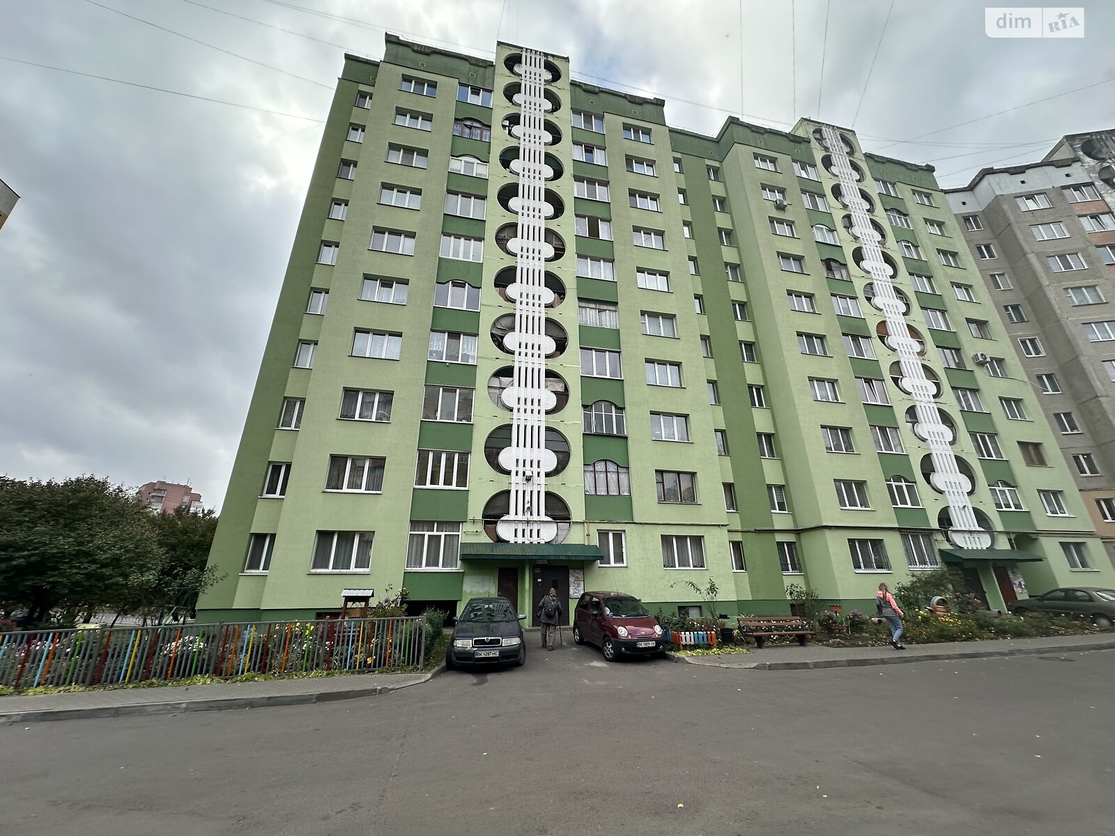 Продаж трикімнатної квартири в Рівному, на вул. Коновальця Євгена 6, район Північний фото 1