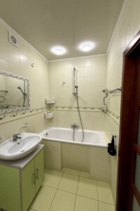 Продажа трехкомнатной квартиры в Ровно, на ул. Волынской Дивизии 21А, район Северный фото 2