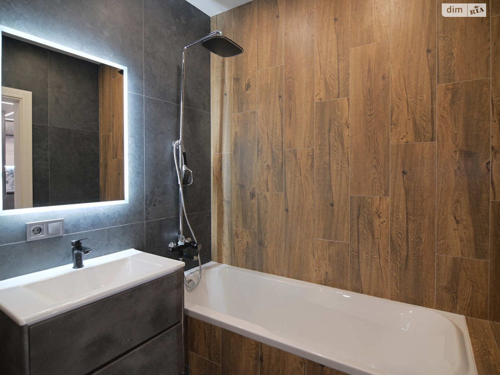 Продажа двухкомнатной квартиры в Ровно, на ул. 24 Августа 24, район Центр фото 1