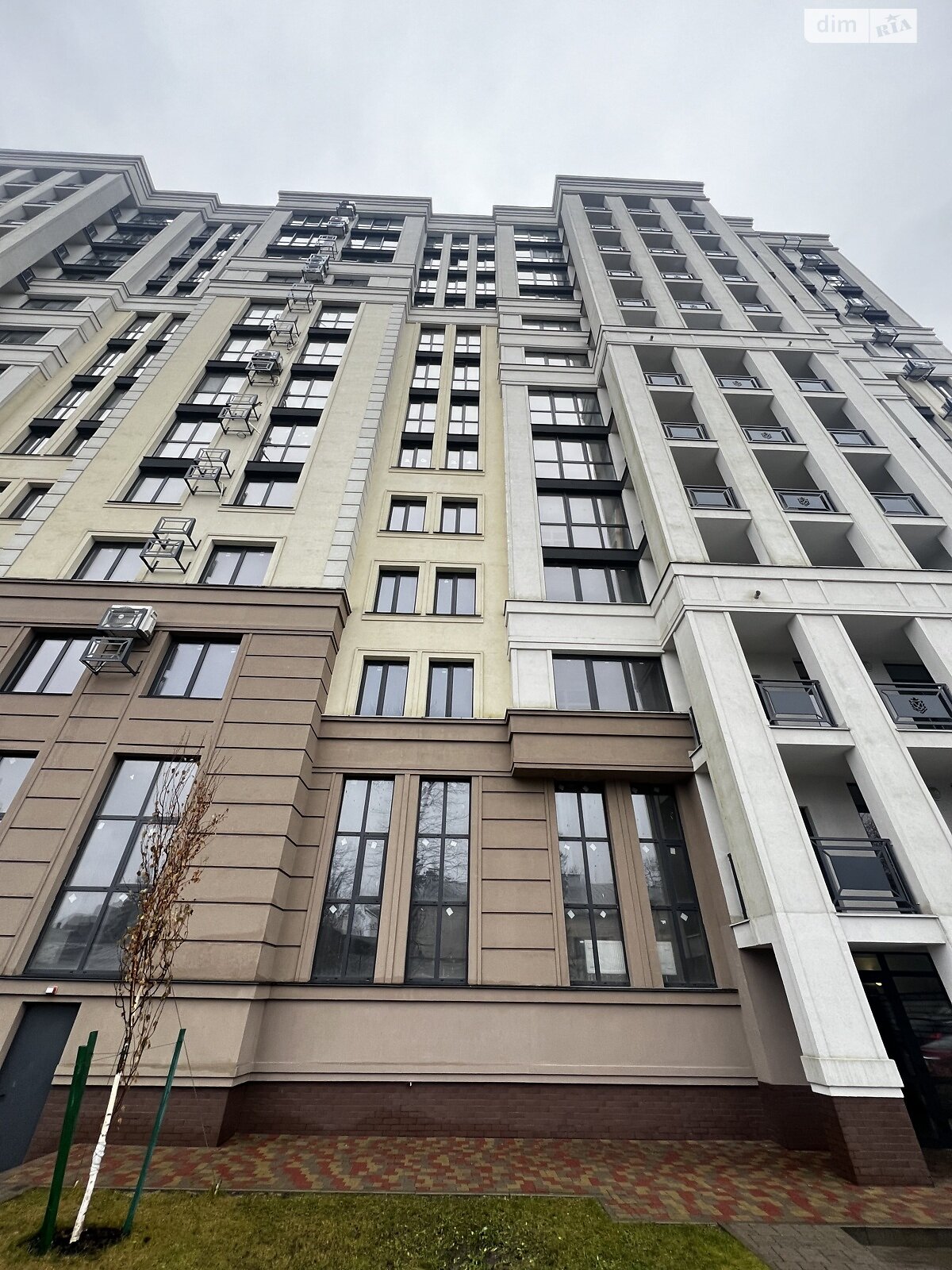 Продажа однокомнатной квартиры в Ровно, на ул. Саймона Смита 10, район Центр фото 1