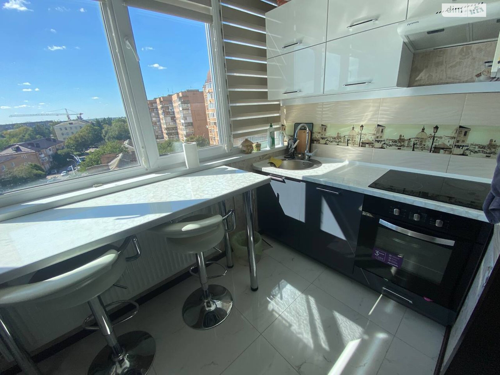 Продажа двухкомнатной квартиры в Ровно, на ул. Черновола Вячеслава 60, кв. 38, район Центр фото 1 Продажа двухкомнатной квартиры в Ровно, на ул. Черновола Вячеслава 60, кв. 38, район Центр фото 1