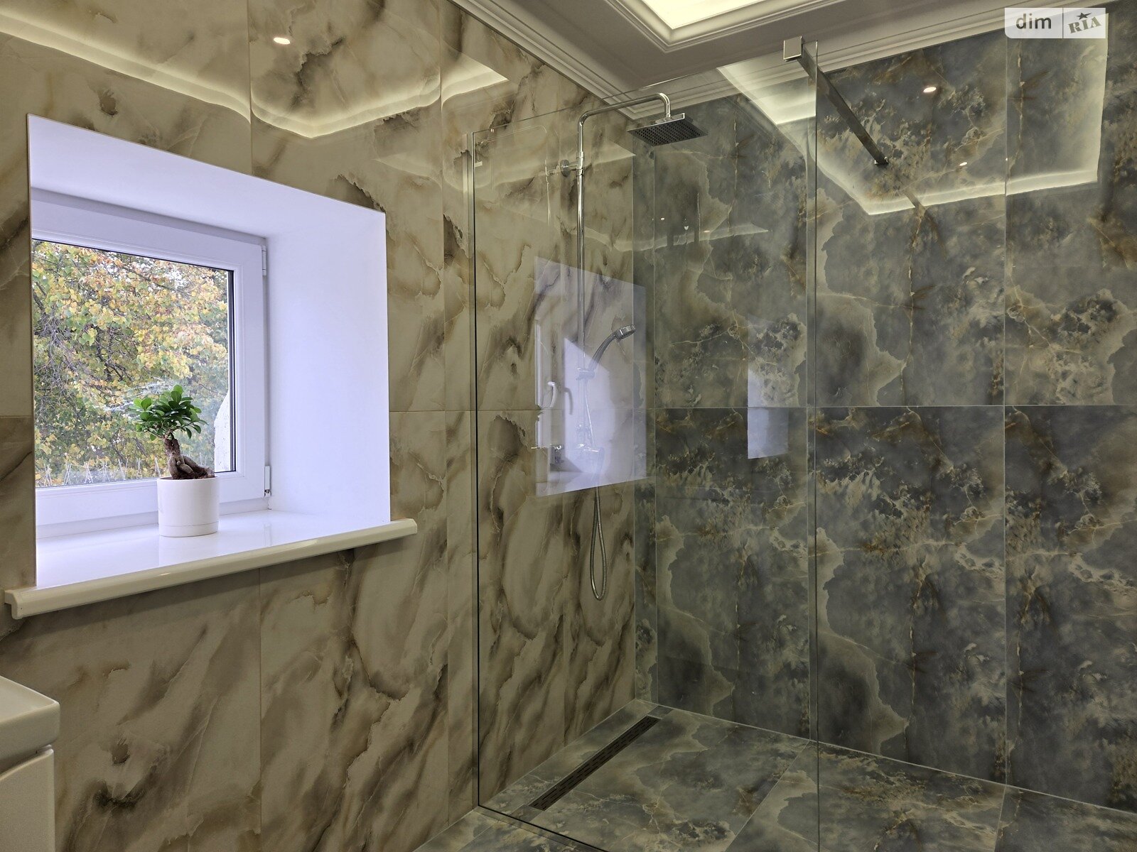 Продаж трикімнатної квартири в Рівному, на вул. Драгоманова, район Центр фото 1