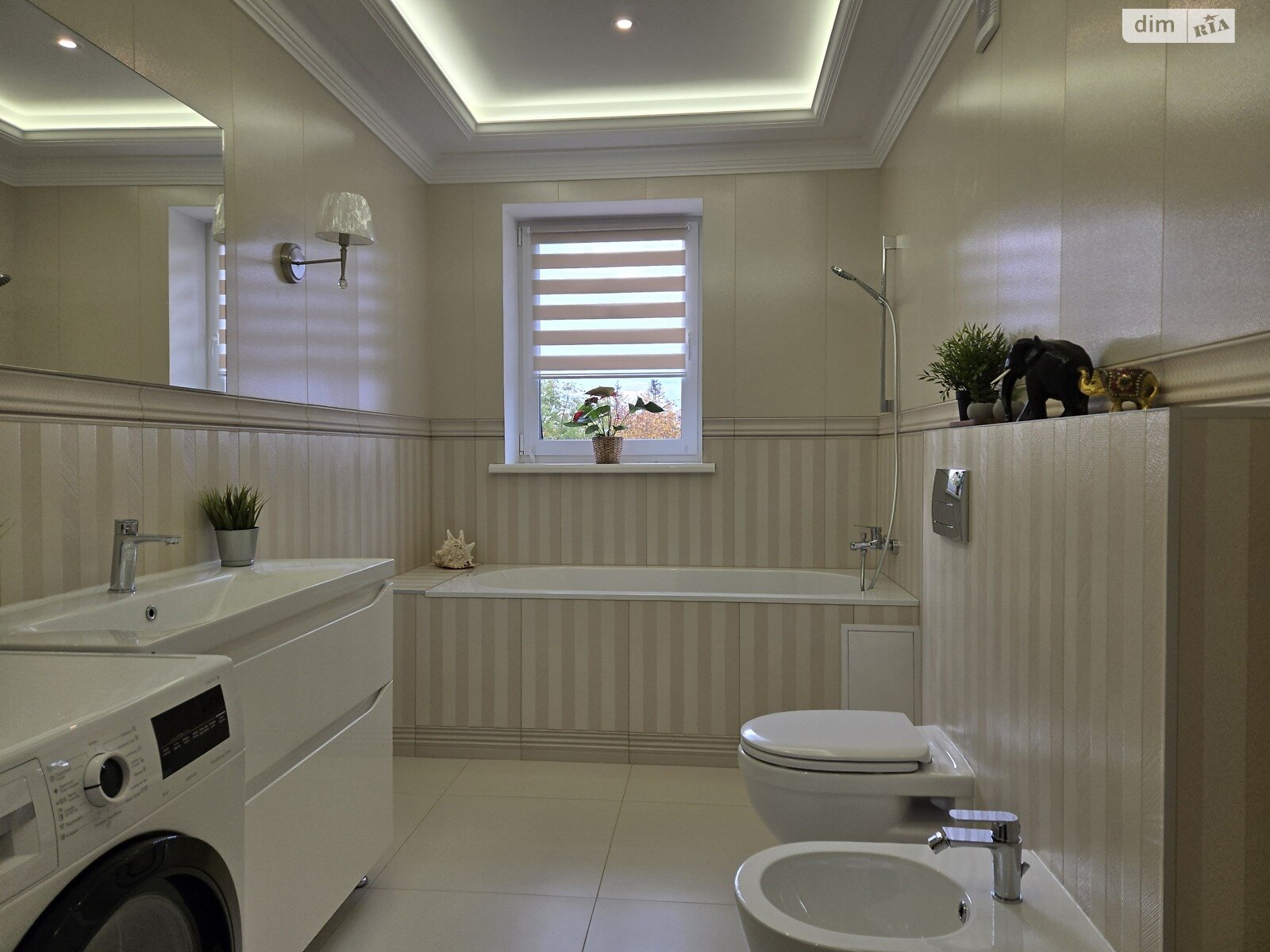 Продаж трикімнатної квартири в Рівному, на вул. Драгоманова, район Центр фото 1