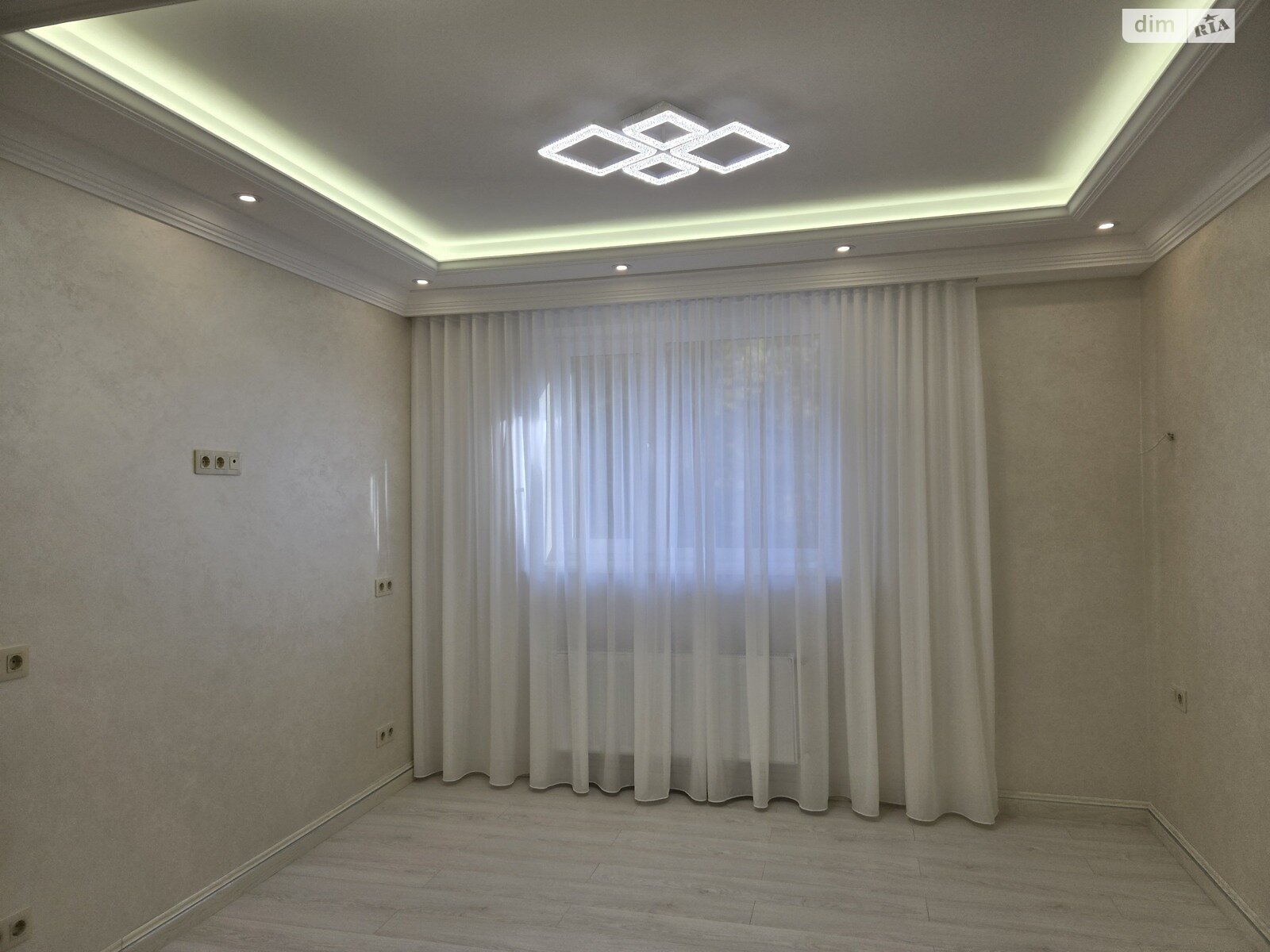 Продаж трикімнатної квартири в Рівному, на вул. Драгоманова, район Центр фото 1