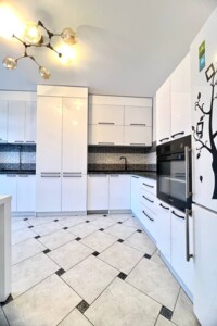 Продаж трикімнатної квартири в Рівному, на вул. Міцкевича, район Центр фото 2