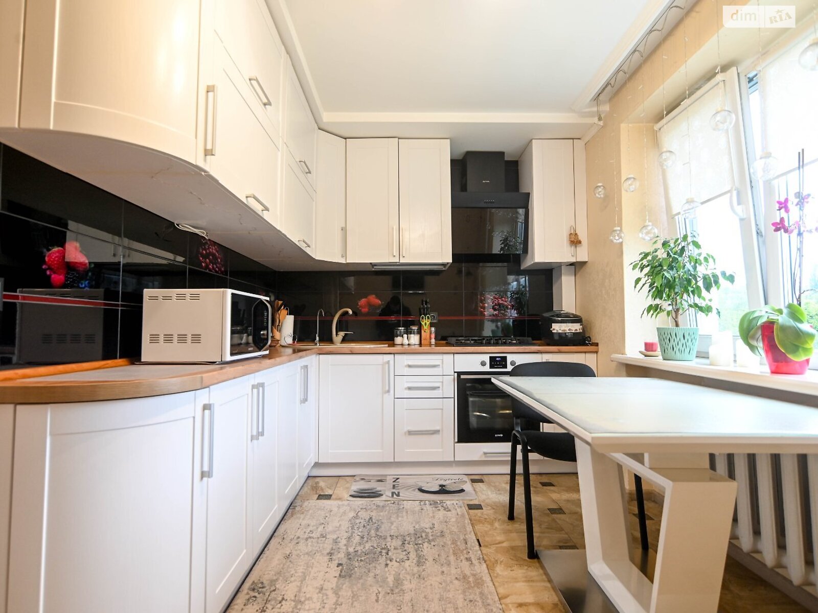 Продажа трехкомнатной квартиры в Ровно, на ул. Мицкевича, район Центр фото 1 Продажа трехкомнатной квартиры в Ровно, на ул. Мицкевича, район Центр фото 1