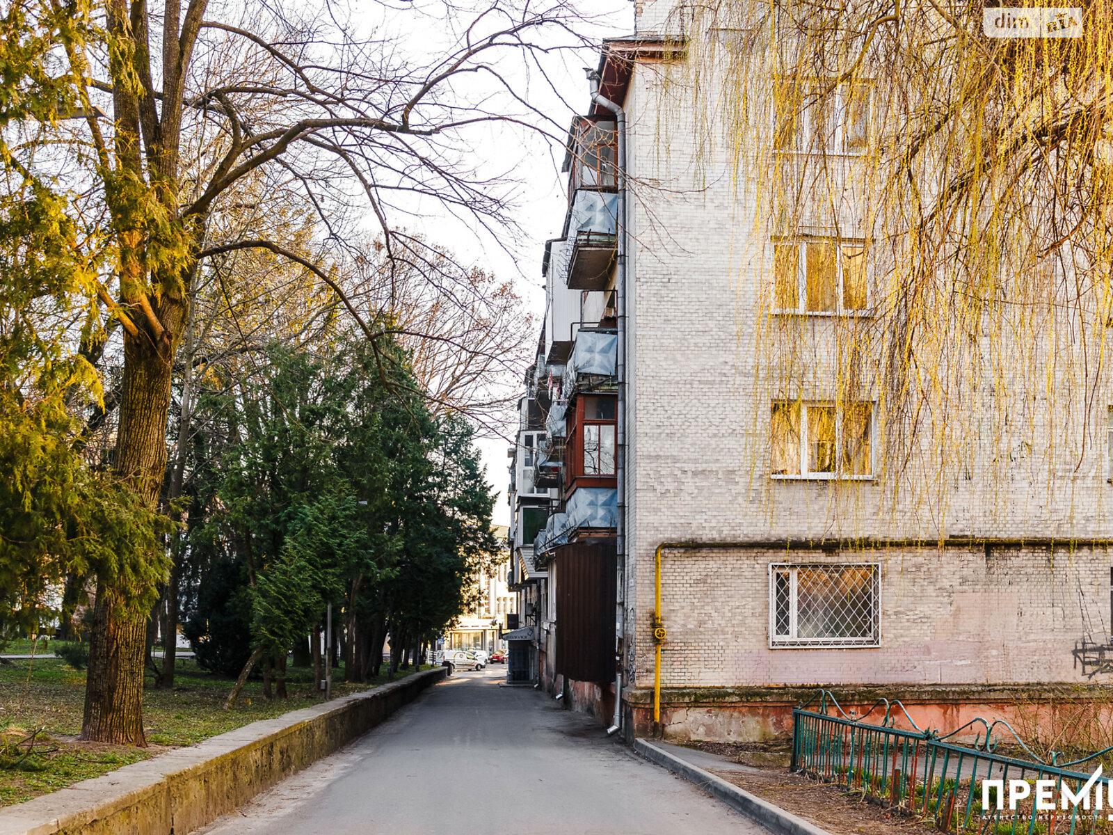 Продаж трикімнатної квартири в Рівному, на вул. Паркова, район Центр фото 1 Продаж трикімнатної квартири в Рівному, на вул. Паркова, район Центр фото 1