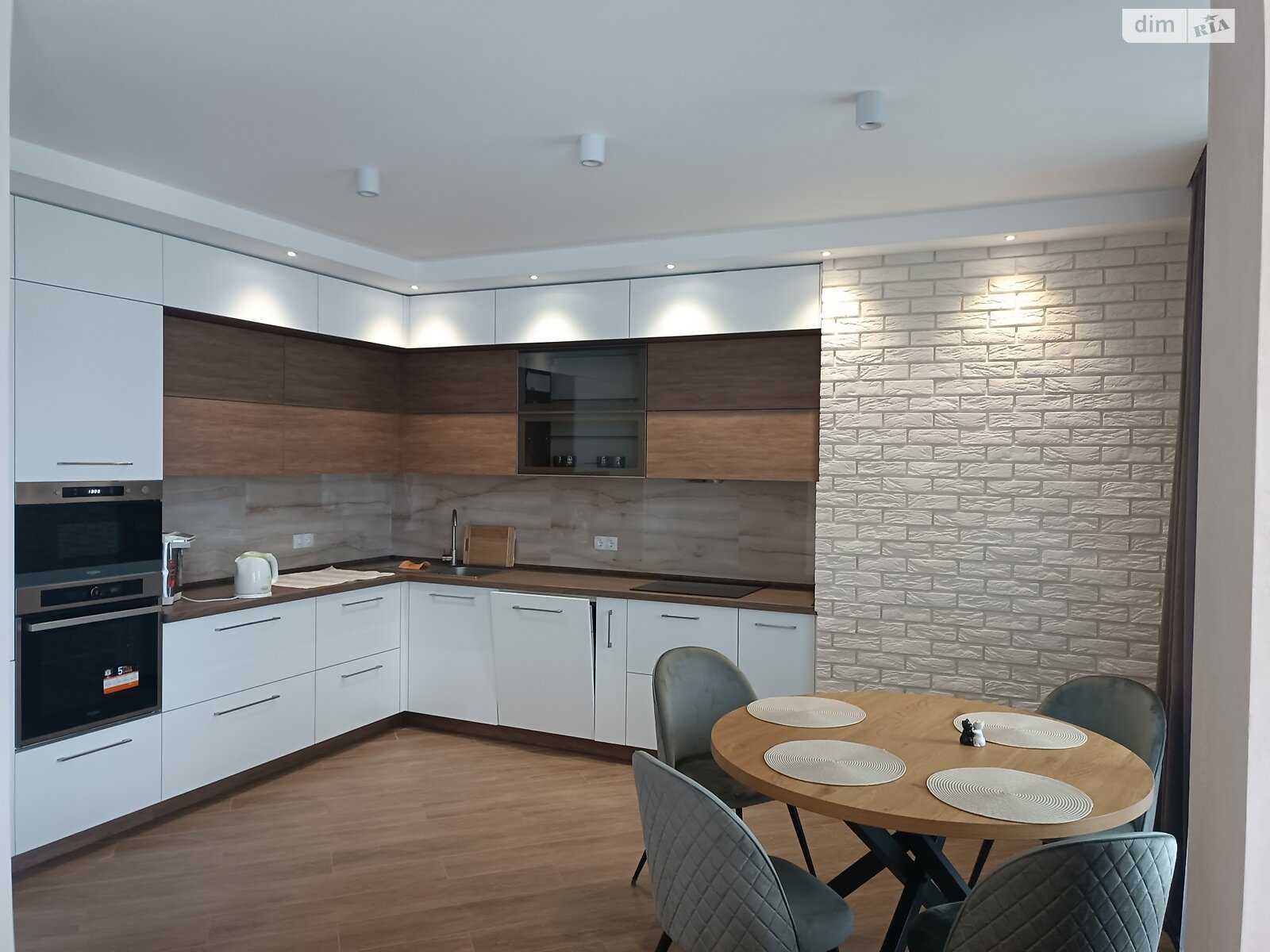 Продажа трехкомнатной квартиры в Ровно, на ул. Саймона Смита 10, район Центр фото 1 Продажа трехкомнатной квартиры в Ровно, на ул. Саймона Смита 10, район Центр фото 1