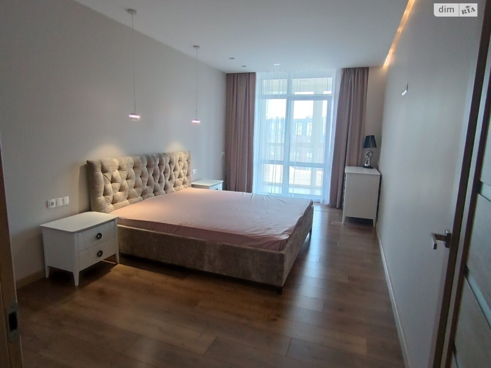 Продажа трехкомнатной квартиры в Ровно, на ул. Саймона Смита 10, район Центр фото 1