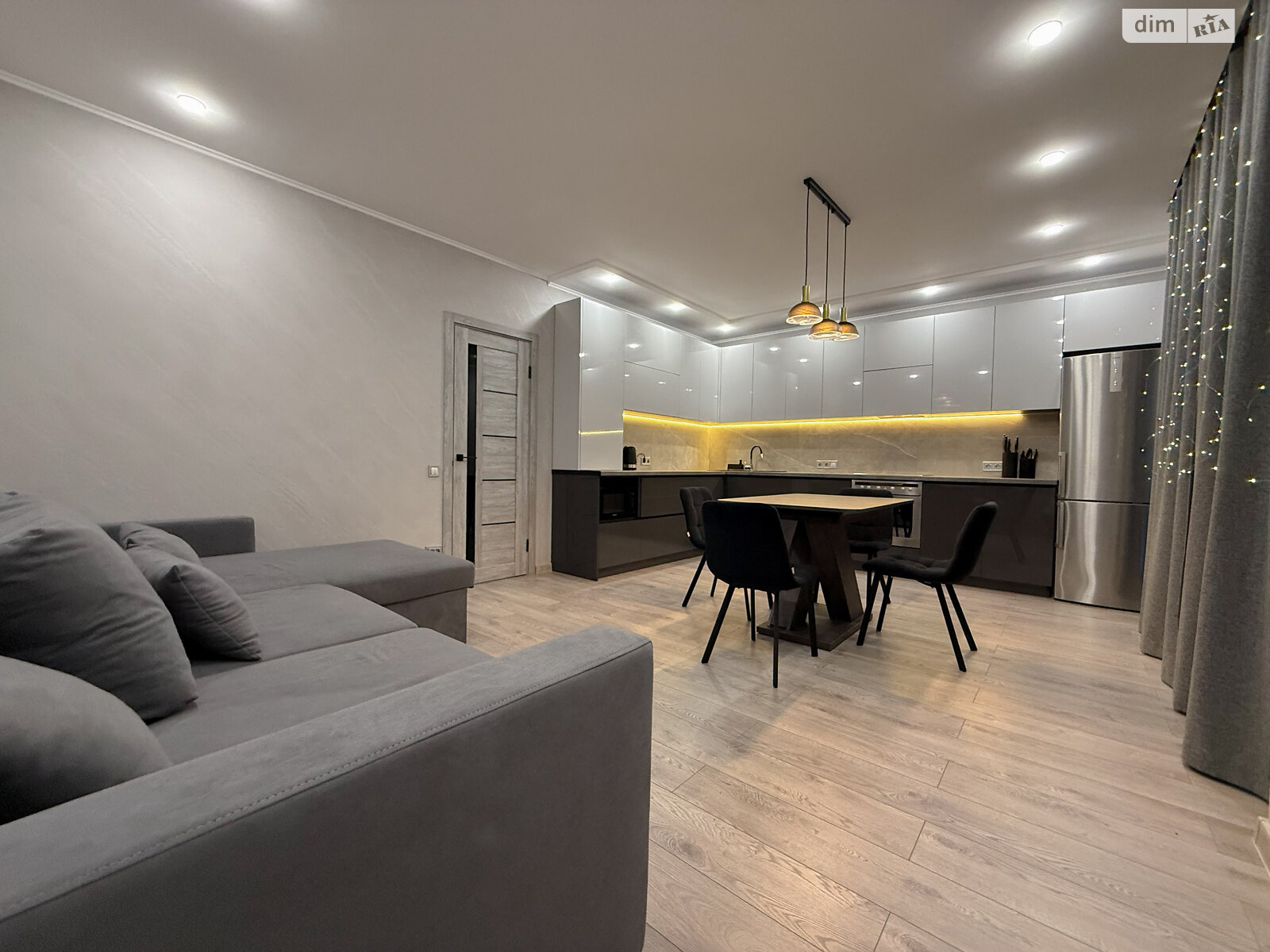 Продажа двухкомнатной квартиры в Ровно, на ул. Соборная, район Центр фото 1 Продажа двухкомнатной квартиры в Ровно, на ул. Соборная, район Центр фото 1