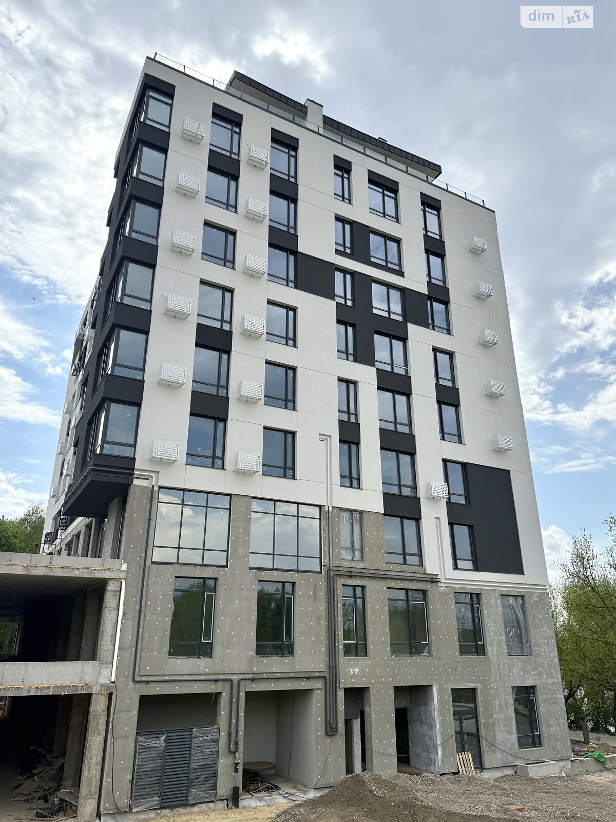 Продаж семикімнатної квартири в Рівному, на вул. Чорновола В'ячеслава 82А, район Південний фото 1 Продаж семикімнатної квартири в Рівному, на вул. Чорновола В'ячеслава 82А, район Південний фото 1