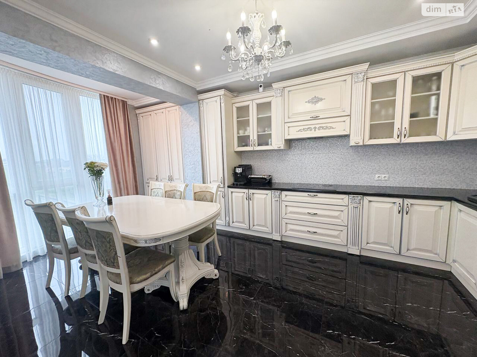 Продажа четырехкомнатной квартиры в Ровно, на ул. Черновола Вячеслава 91Е, район Южный фото 1 Продажа четырехкомнатной квартиры в Ровно, на ул. Черновола Вячеслава 91Е, район Южный фото 1