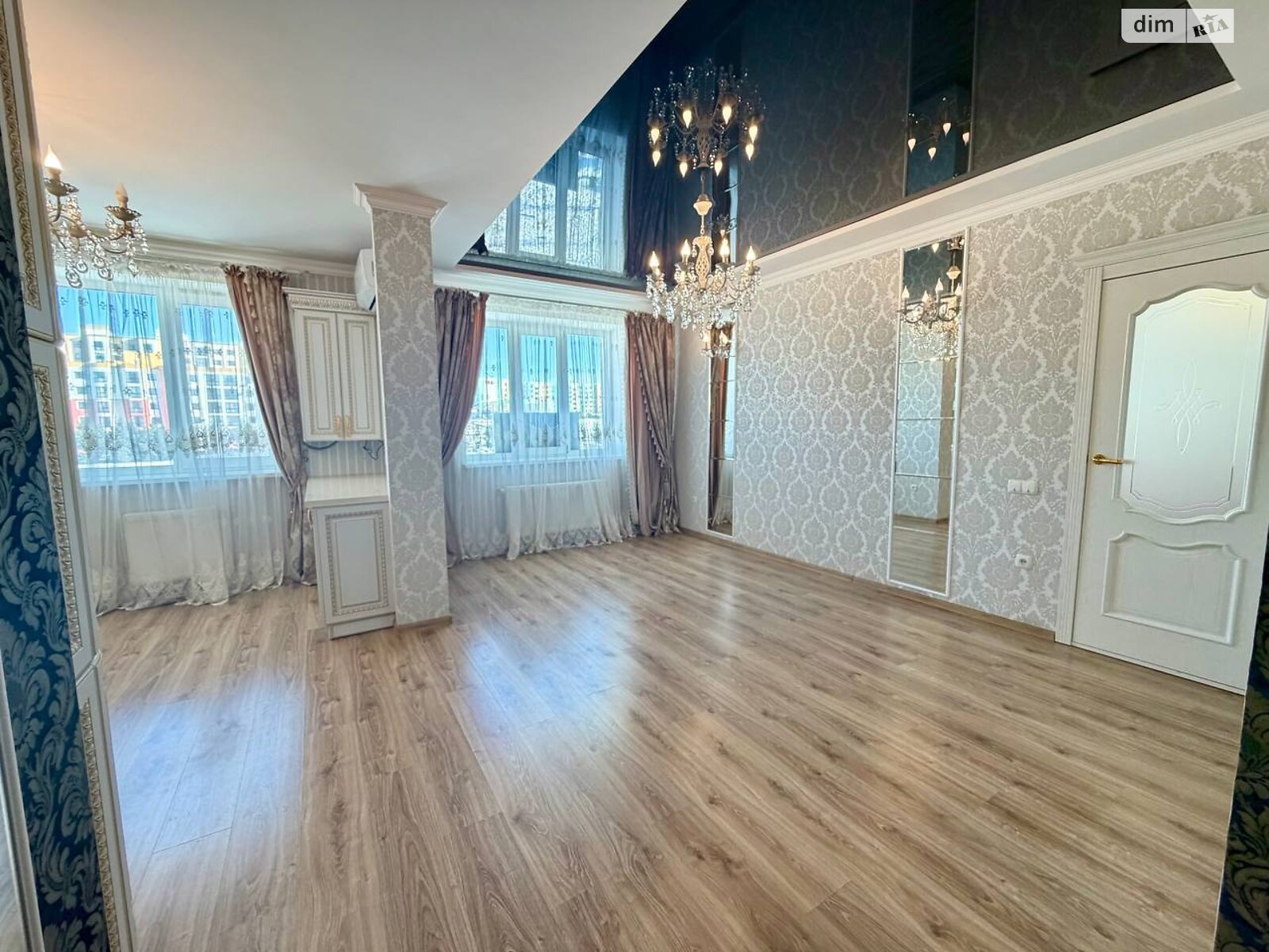 Продажа трехкомнатной квартиры в Ровно, на ул. Черновола Вячеслава 91Ж, район Южный фото 1