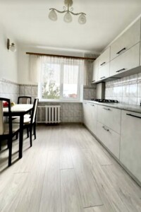 Продаж трикімнатної квартири в Рівному, на вул. Миколи Карнаухова, район Південний фото 2